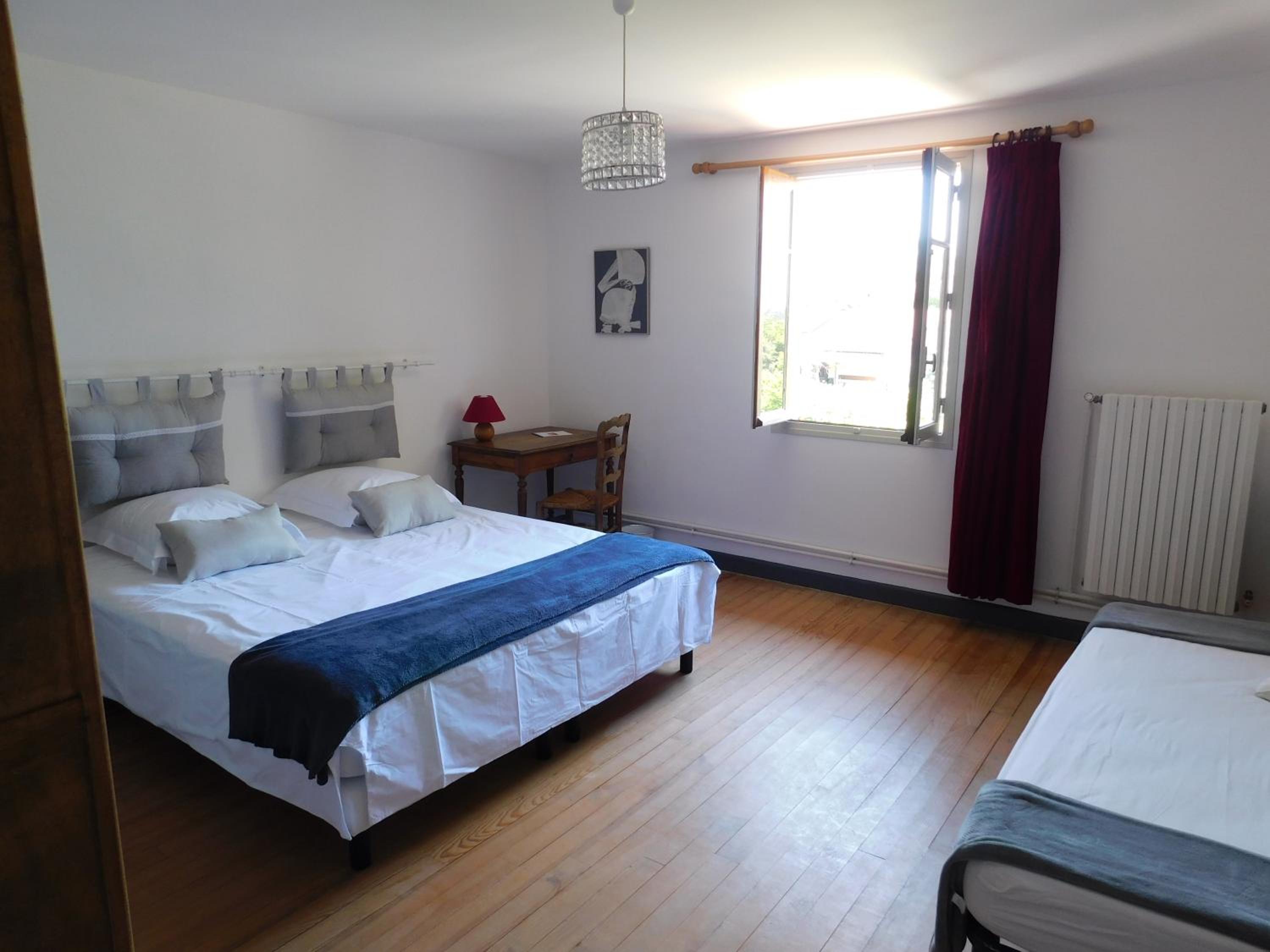 Double or Twin Room with Mountain View