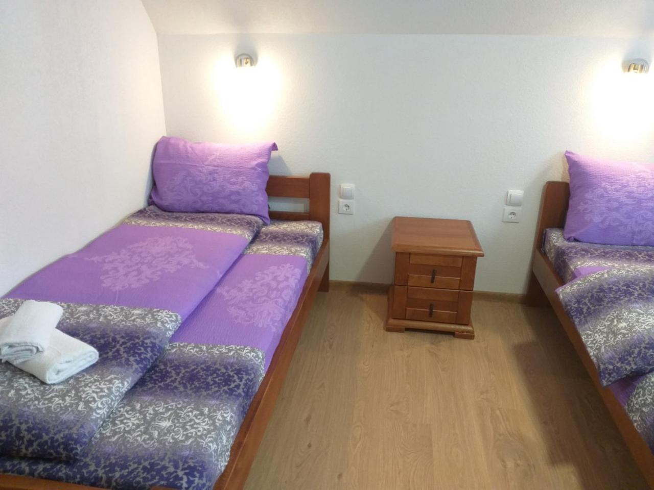 Deluxe Room (2 Adults + 1 Child)