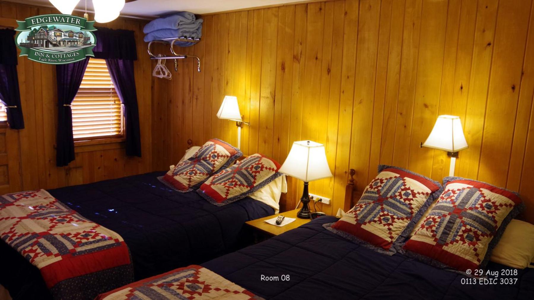 Queen Room photo 2