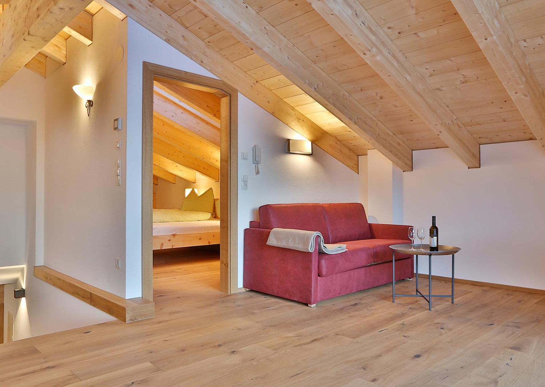One-Bedroom Apartment - Photo 2