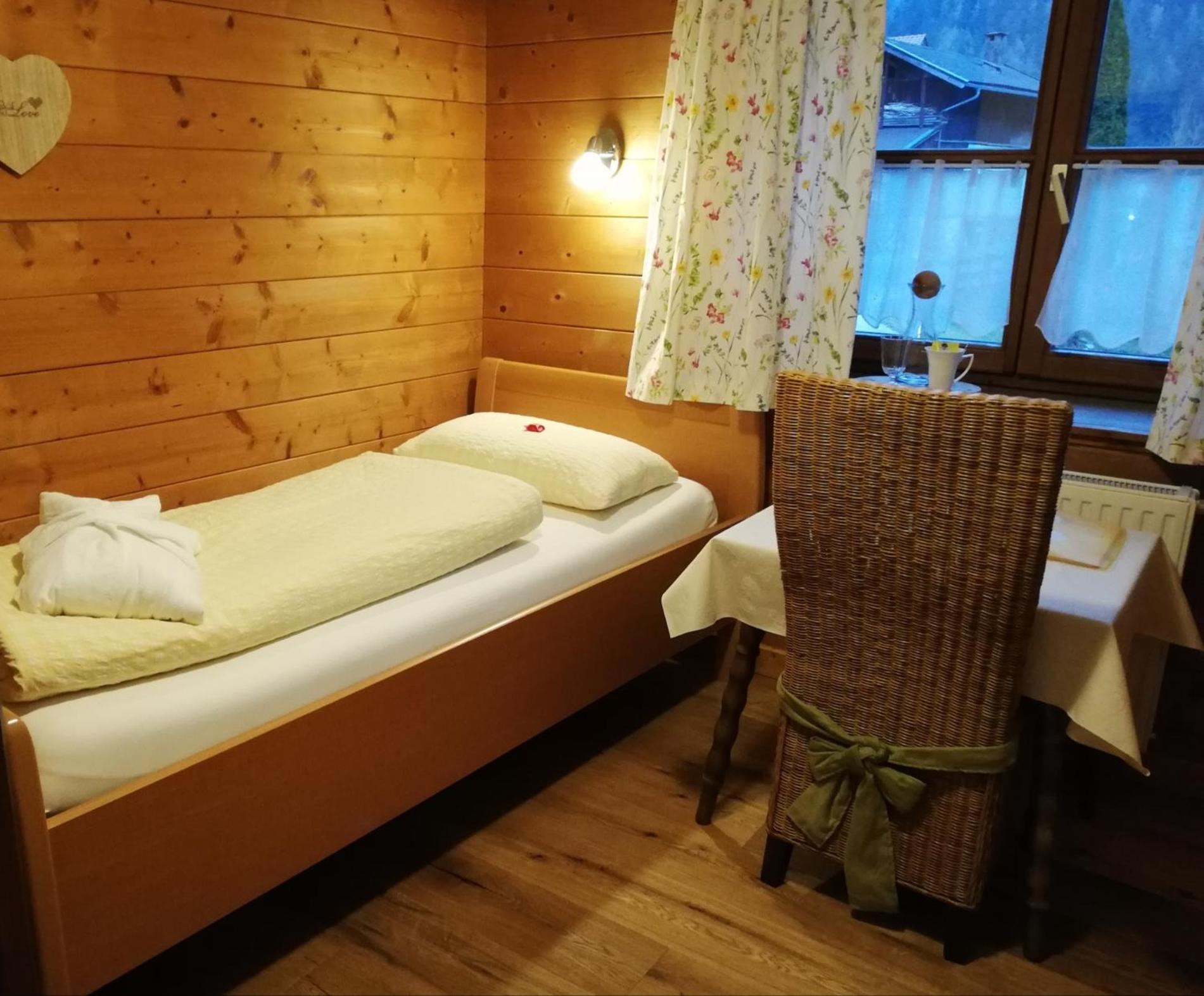 Standard Single Room with Shared Bathroom photo 1