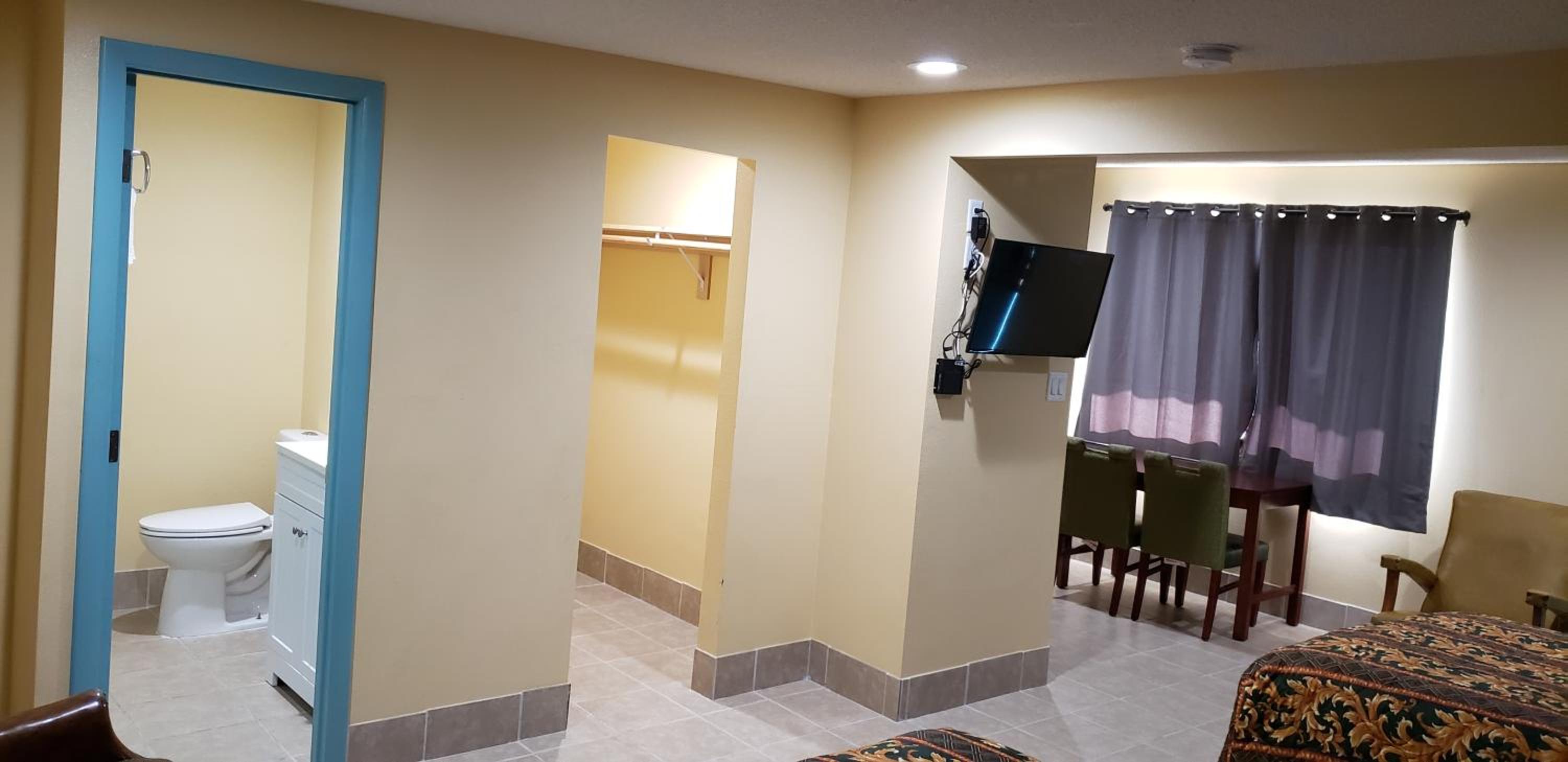 Double Room - Non-Smoking  - Photo 4