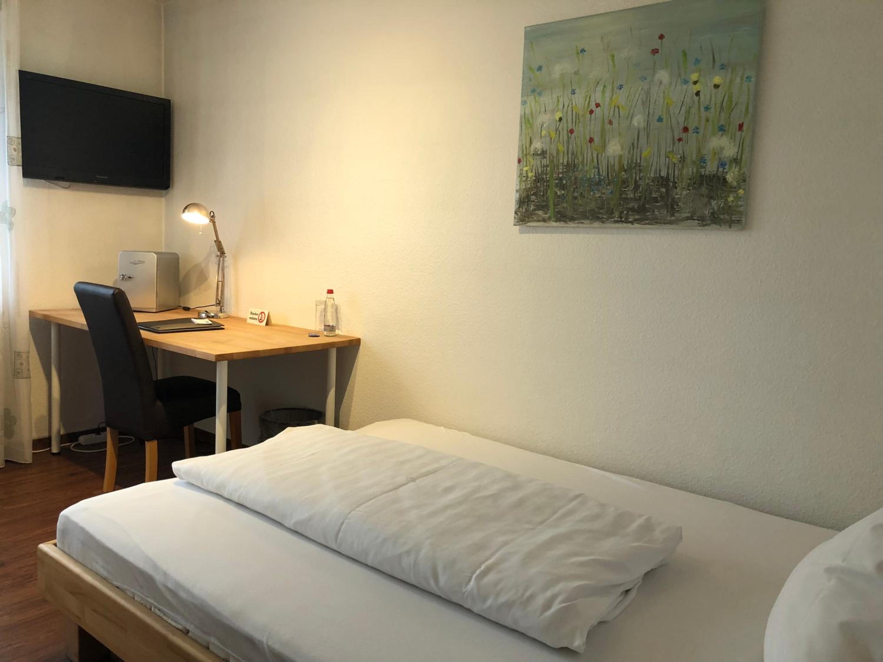 Single Room with Bathroom photo 1