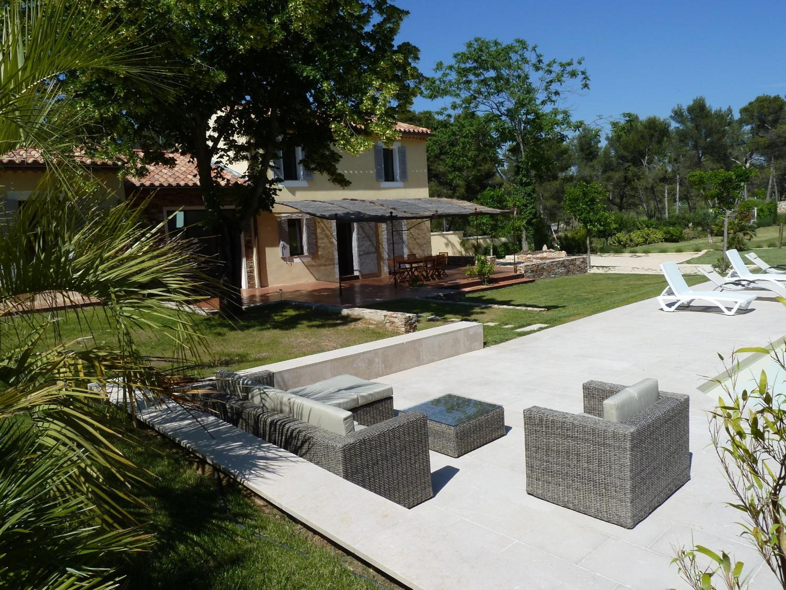 Three-Bedroom Villa photo 2