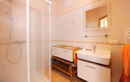 Deluxe Double Room with Shower