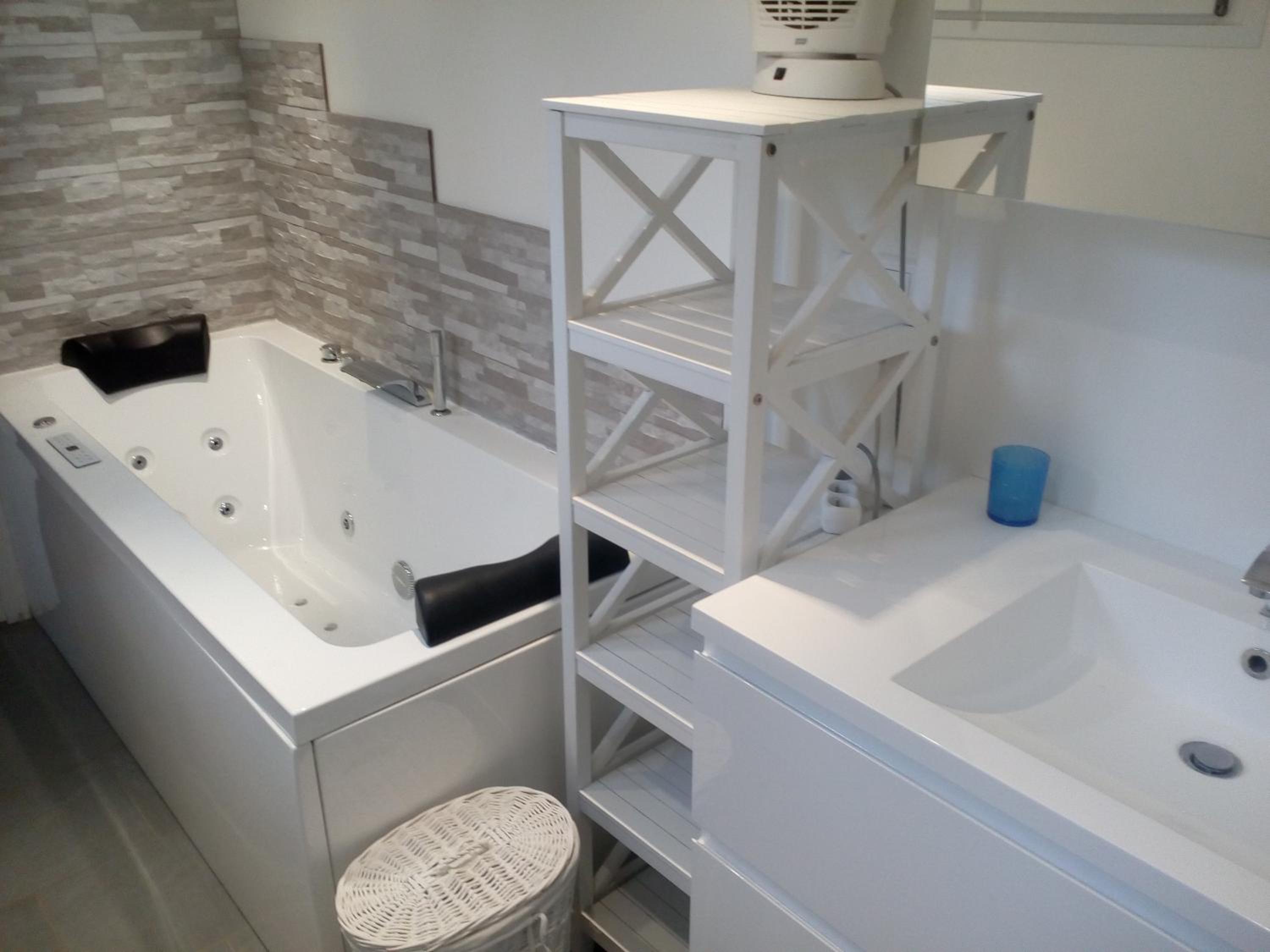 Triple Room with Bath - Photo 3