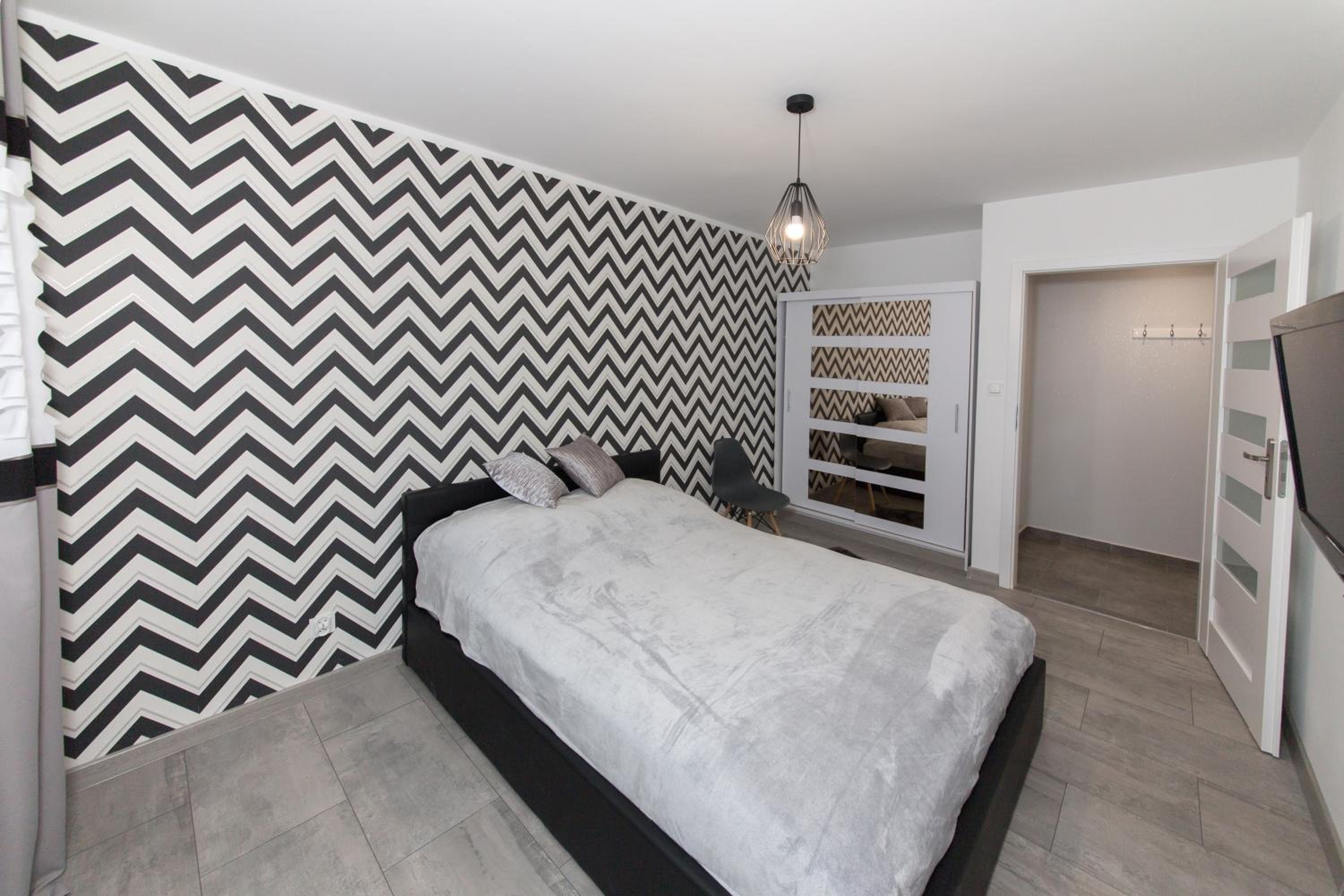 One-Bedroom Apartment - Photo 3