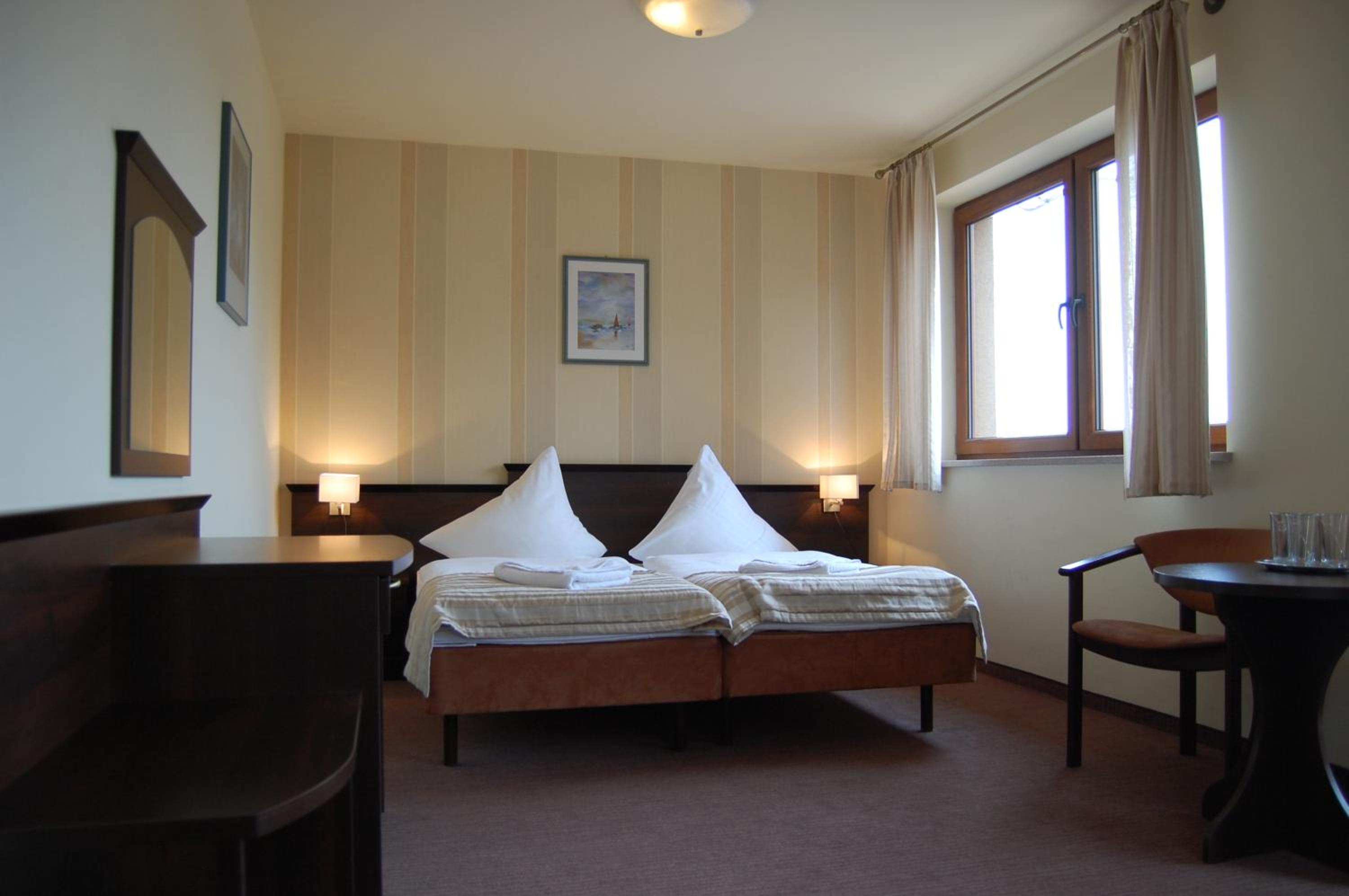 Standard Plus Double or Twin Room - Photo 2