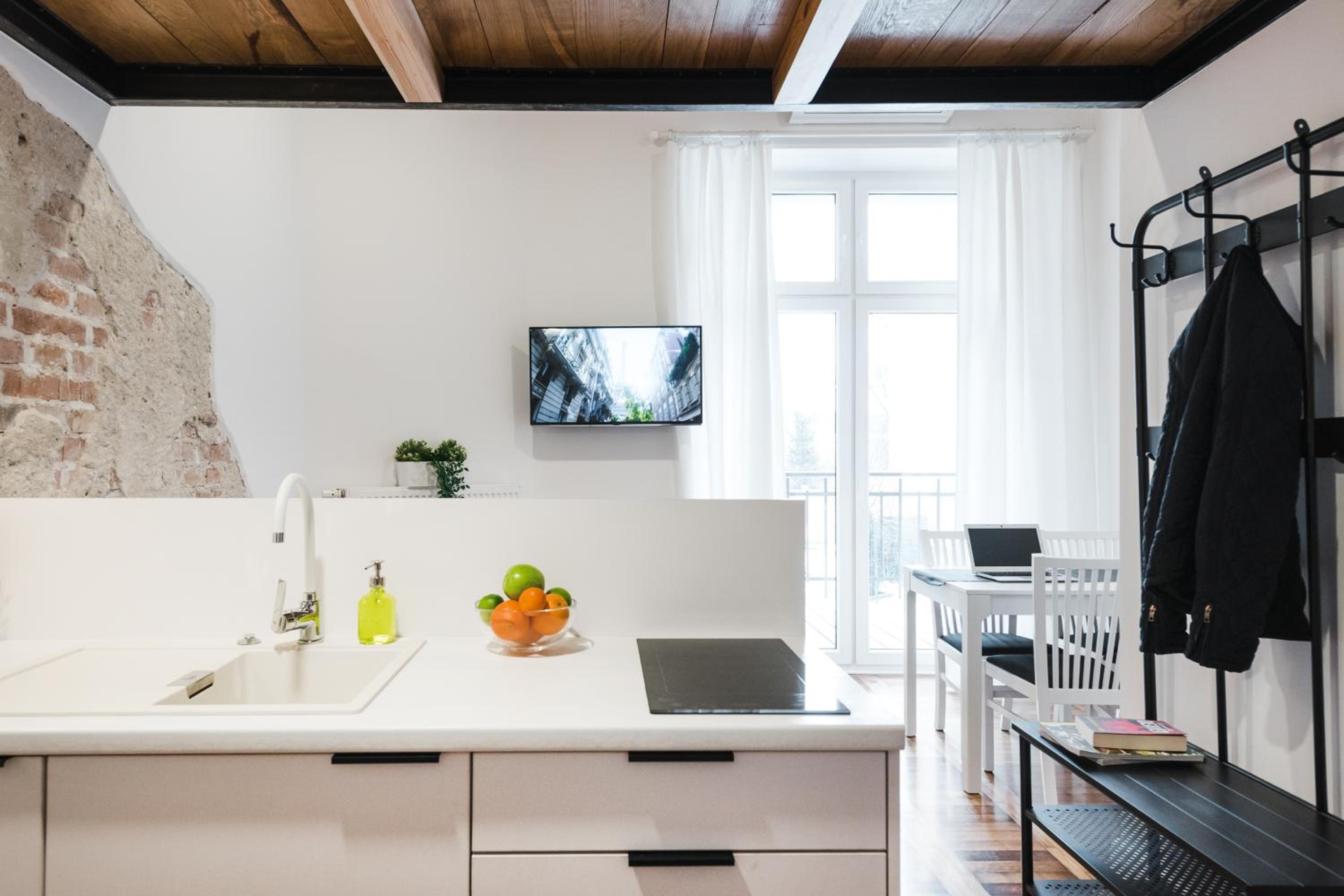 Apartment with Terrace - Photo 2