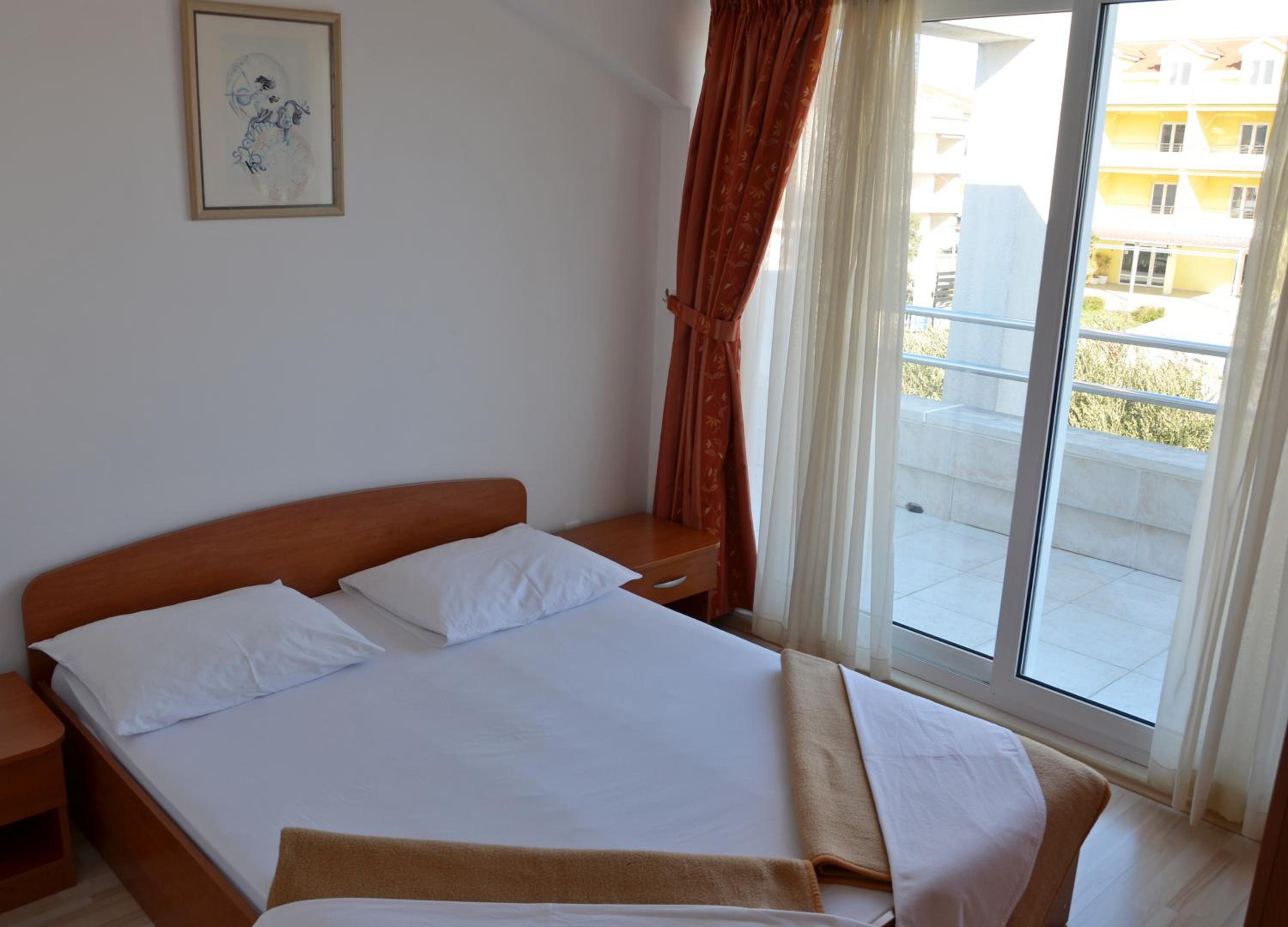 Two-Bedroom Apartment with Terrace No.12 photo 2