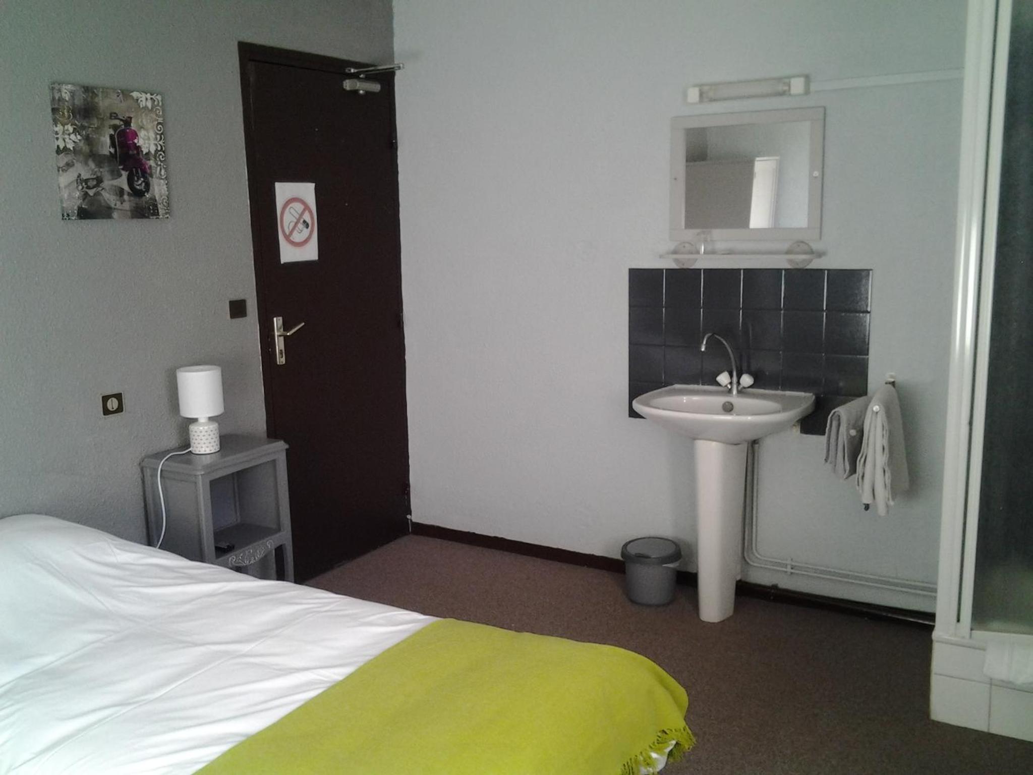 Single Room with Shared Toilet photo 3