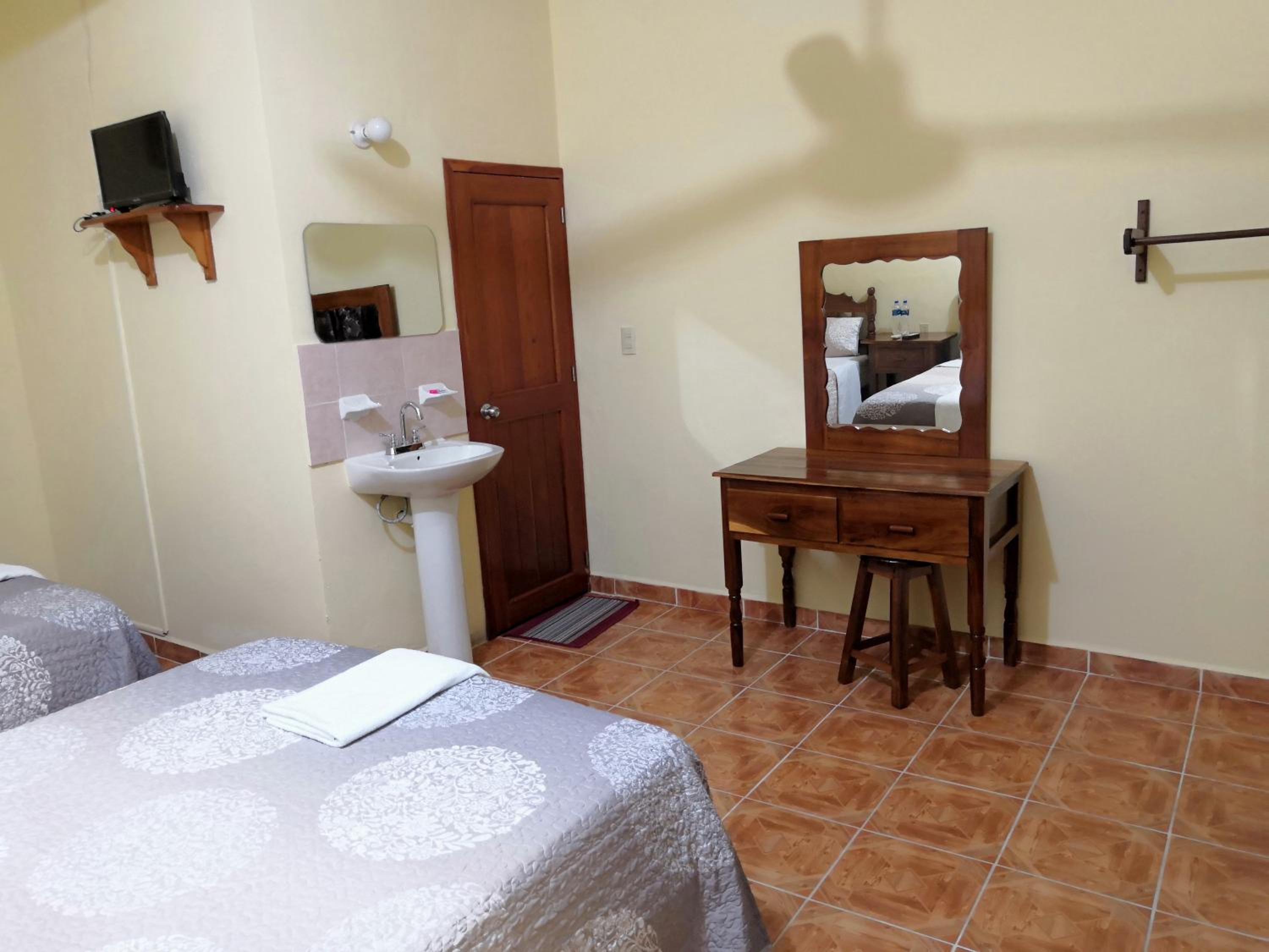 Twin Room with Bathroom photo 2
