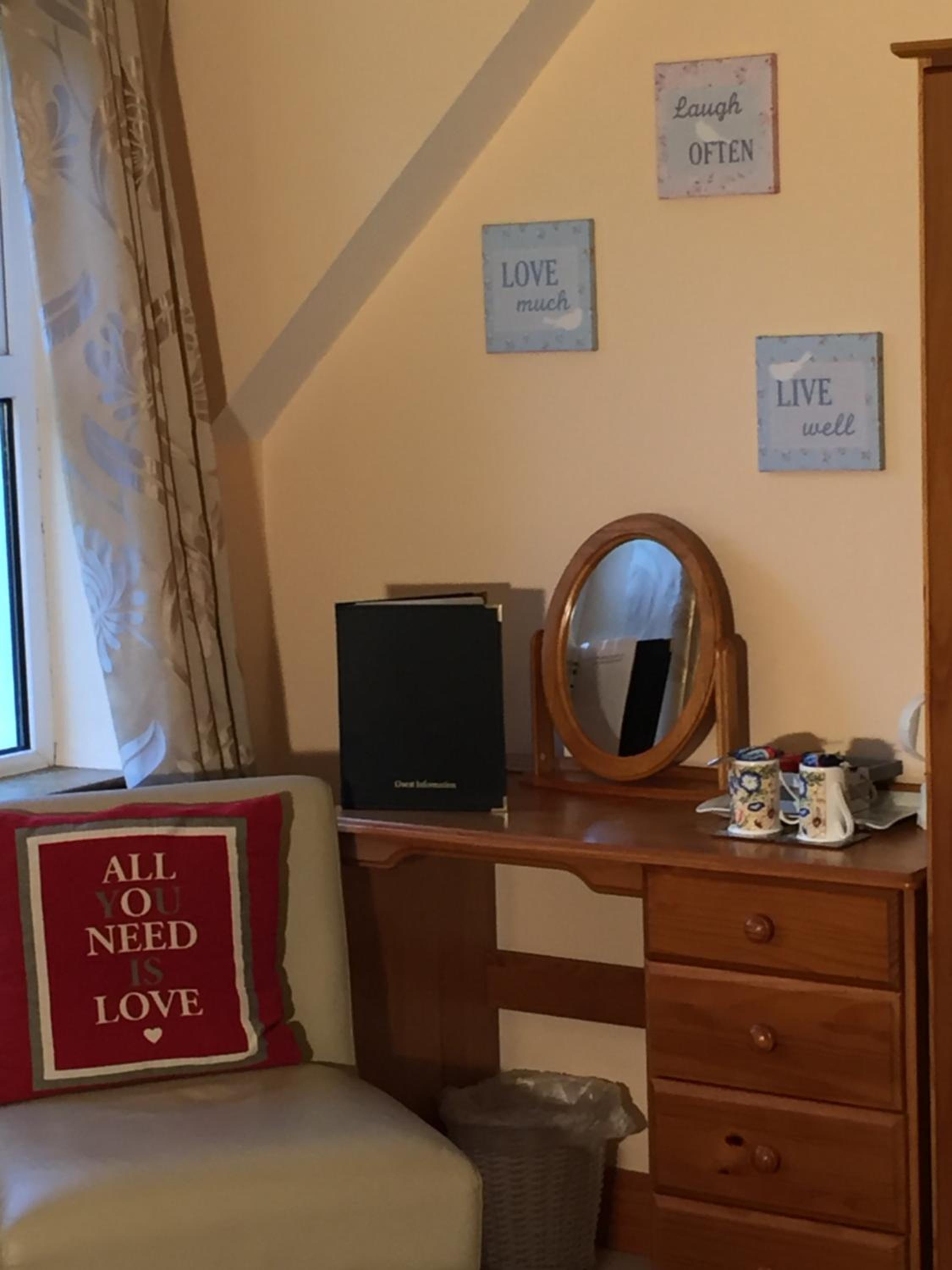 Standard Queen Room photo 3