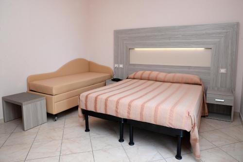 Quadruple Room - Photo 8