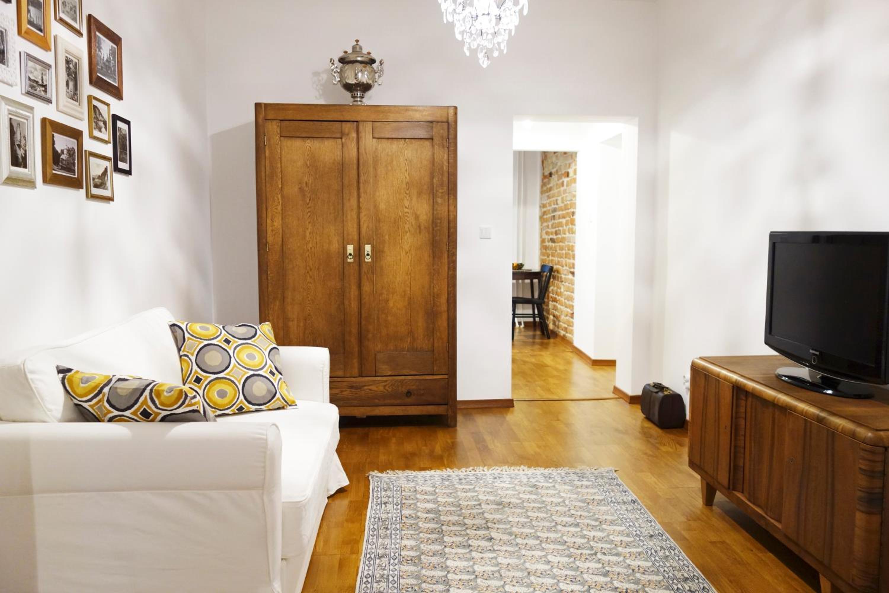 One-Bedroom Apartment