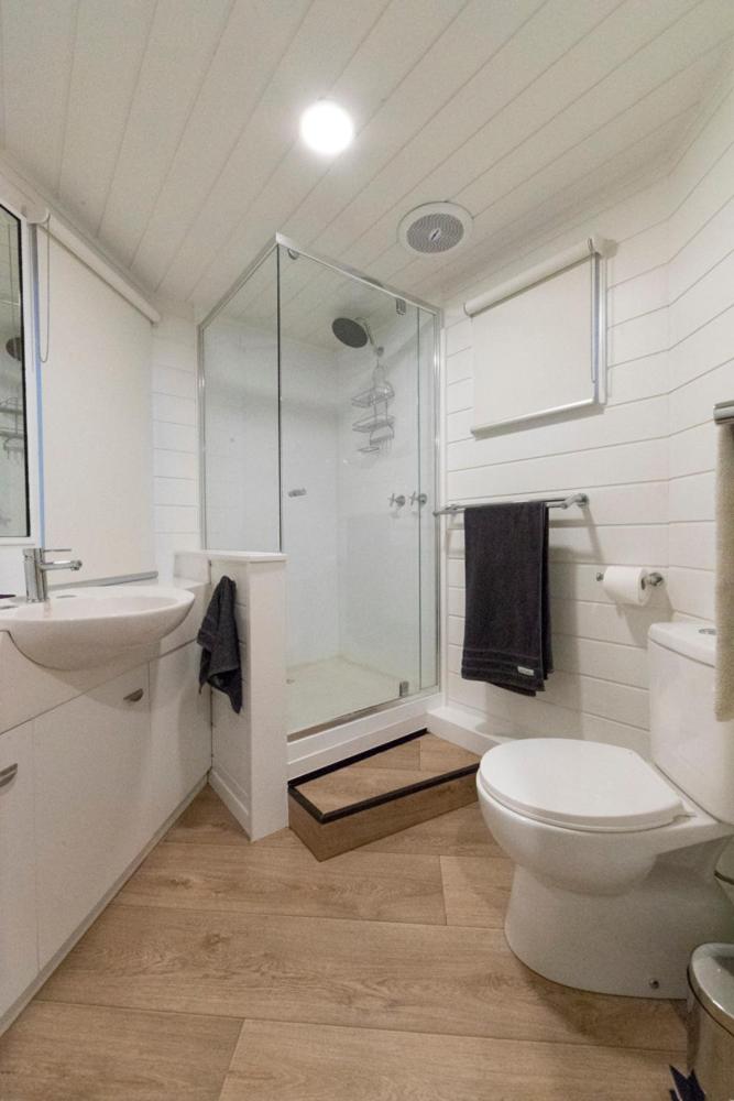 Three-Bedroom House - Photo 2
