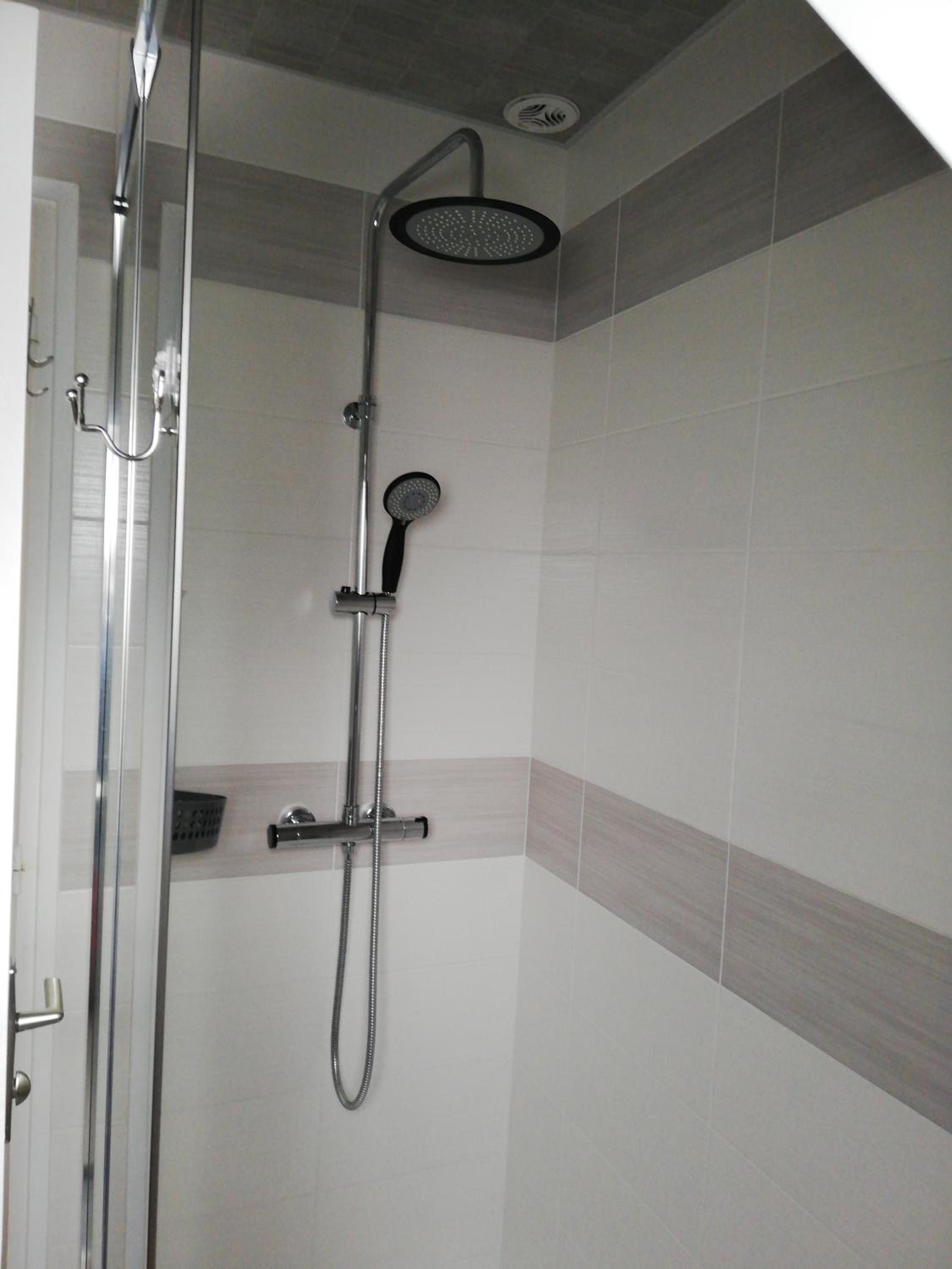 Double Room with Private External Bathroom - Photo 9
