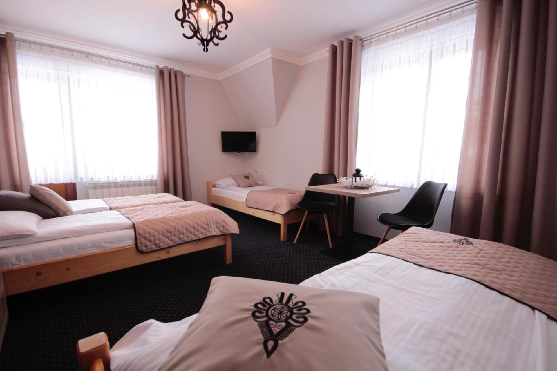 Quadruple Room with Private Bathroom photo 1