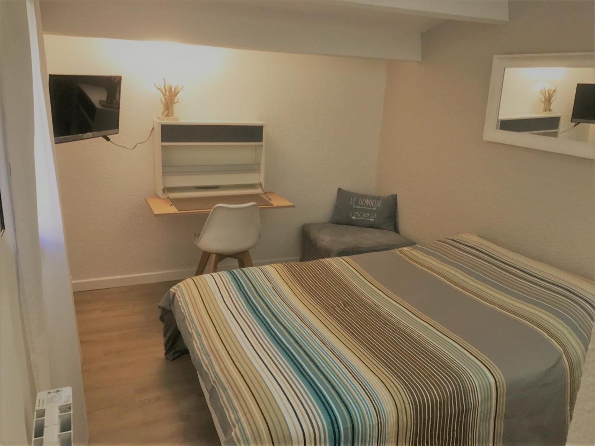 Three-Bedroom House photo 3