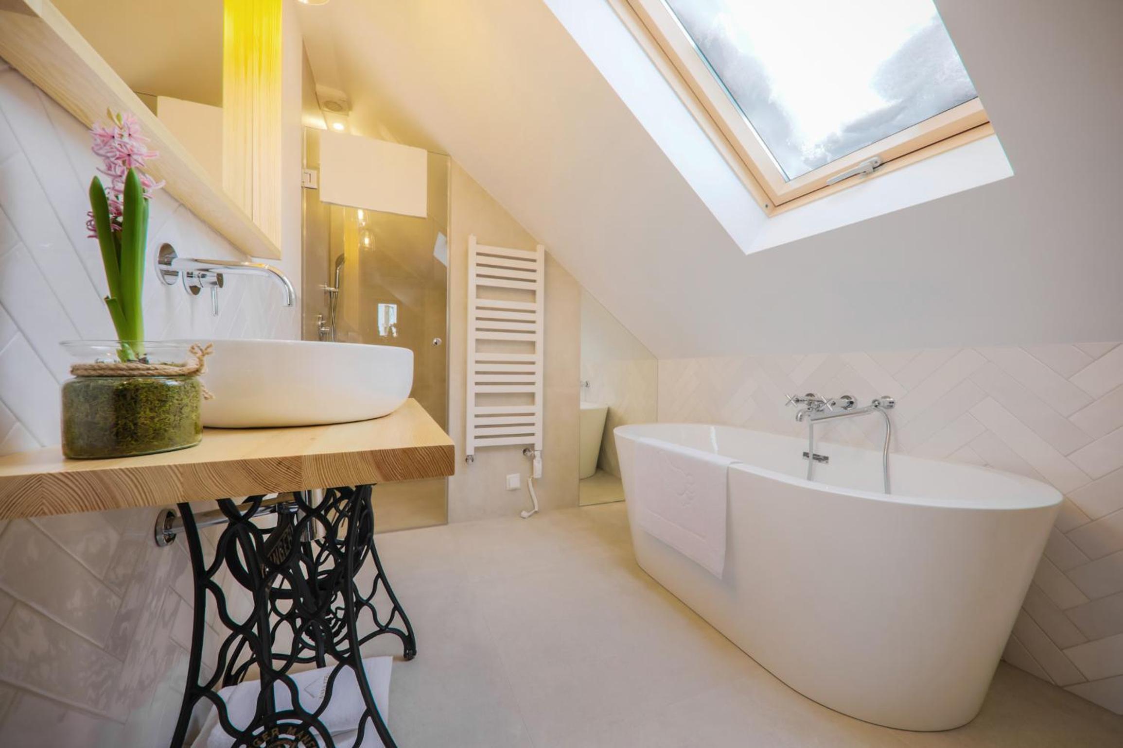 Deluxe Family Suite - Photo 2