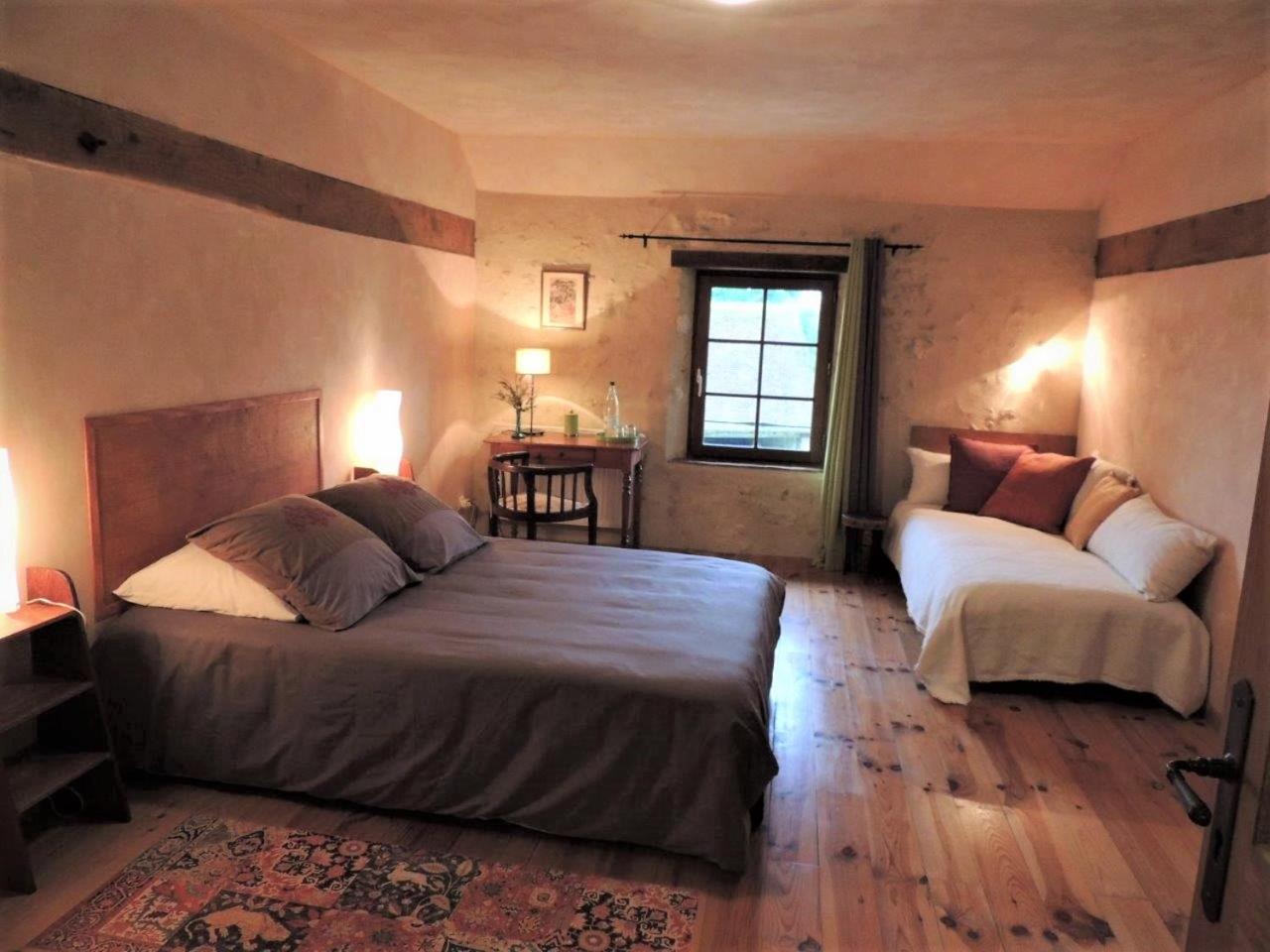 Deluxe Double Room (2 Adults + 1 Child) photo 3