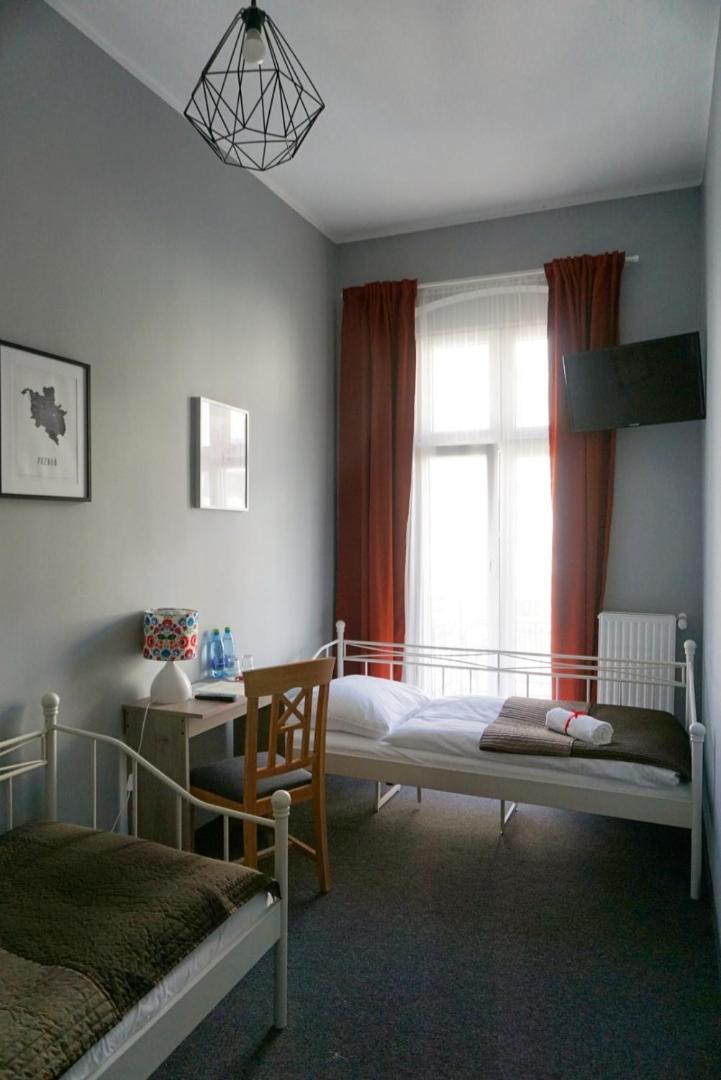 Twin Room with Private Bathroom - Photo 4
