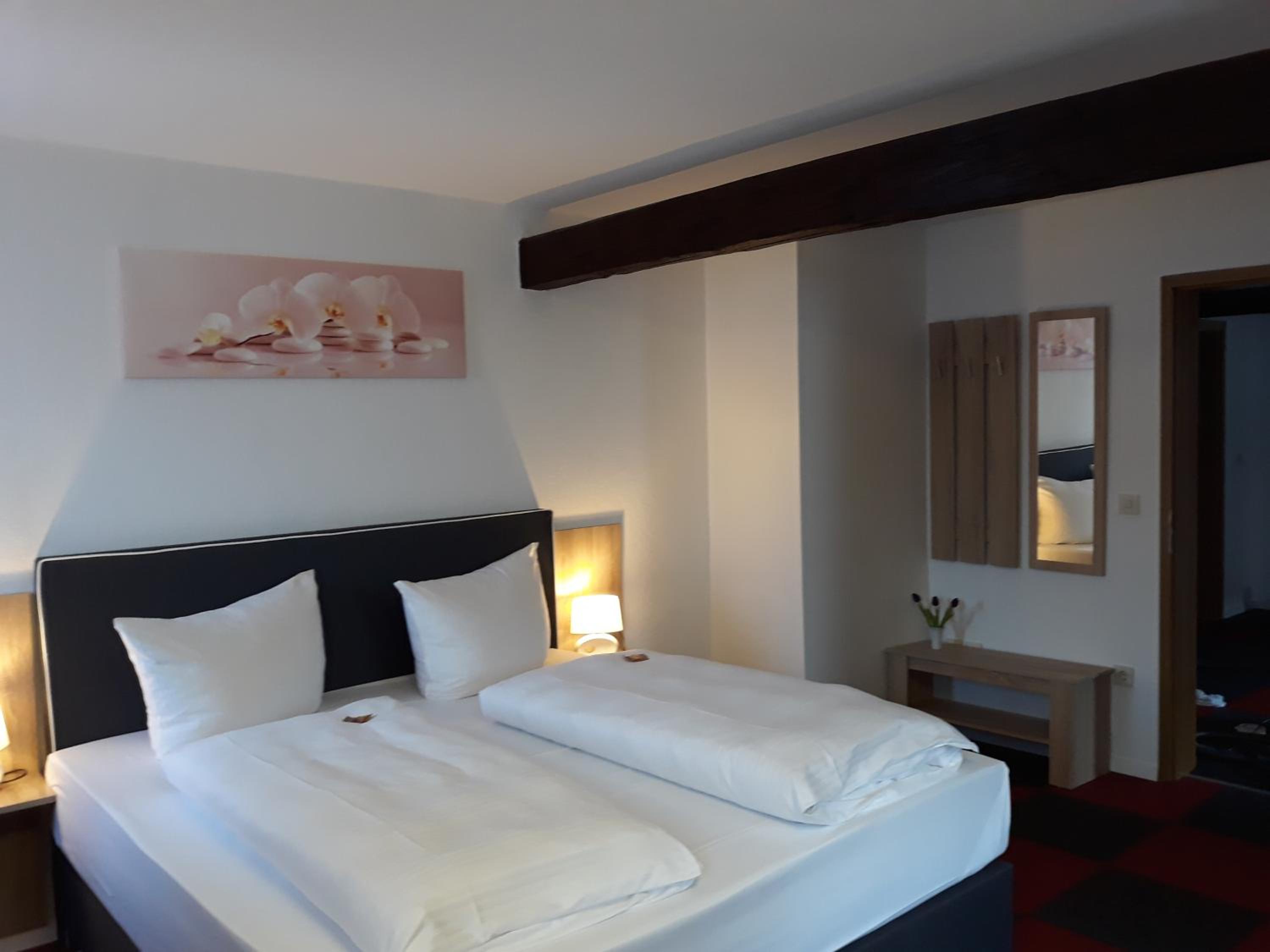 Double Room with Private Bathroom - Photo 1