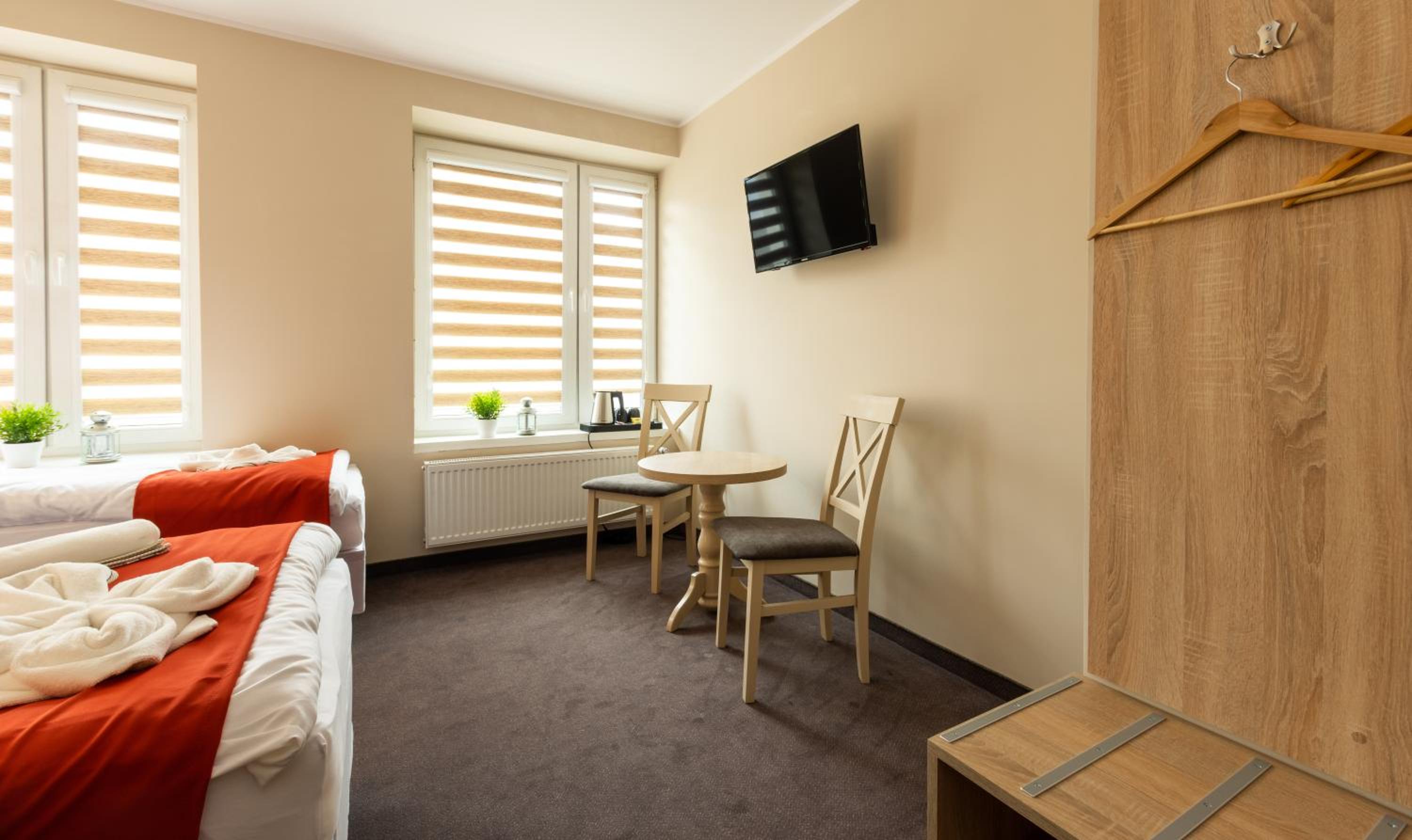Standard Double Room - Photo 9
