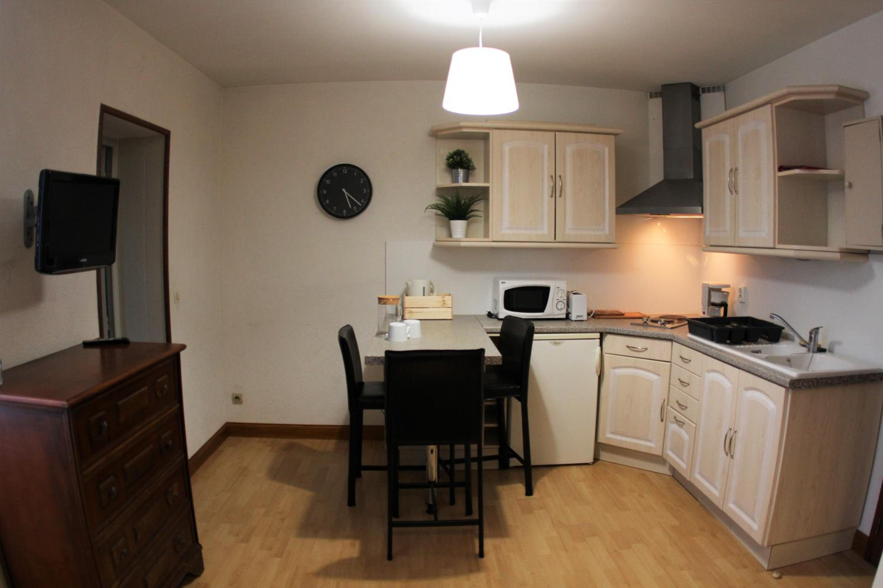 Studio Apartment - Photo 3