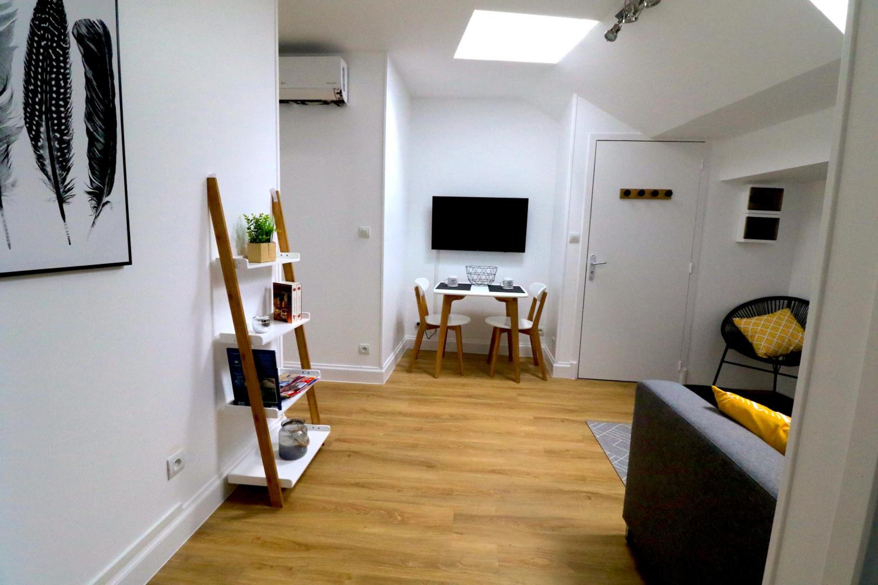 Deluxe Apartment photo 2