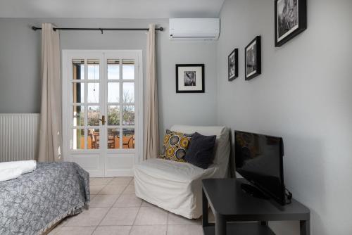 One-Bedroom Apartment photo 2