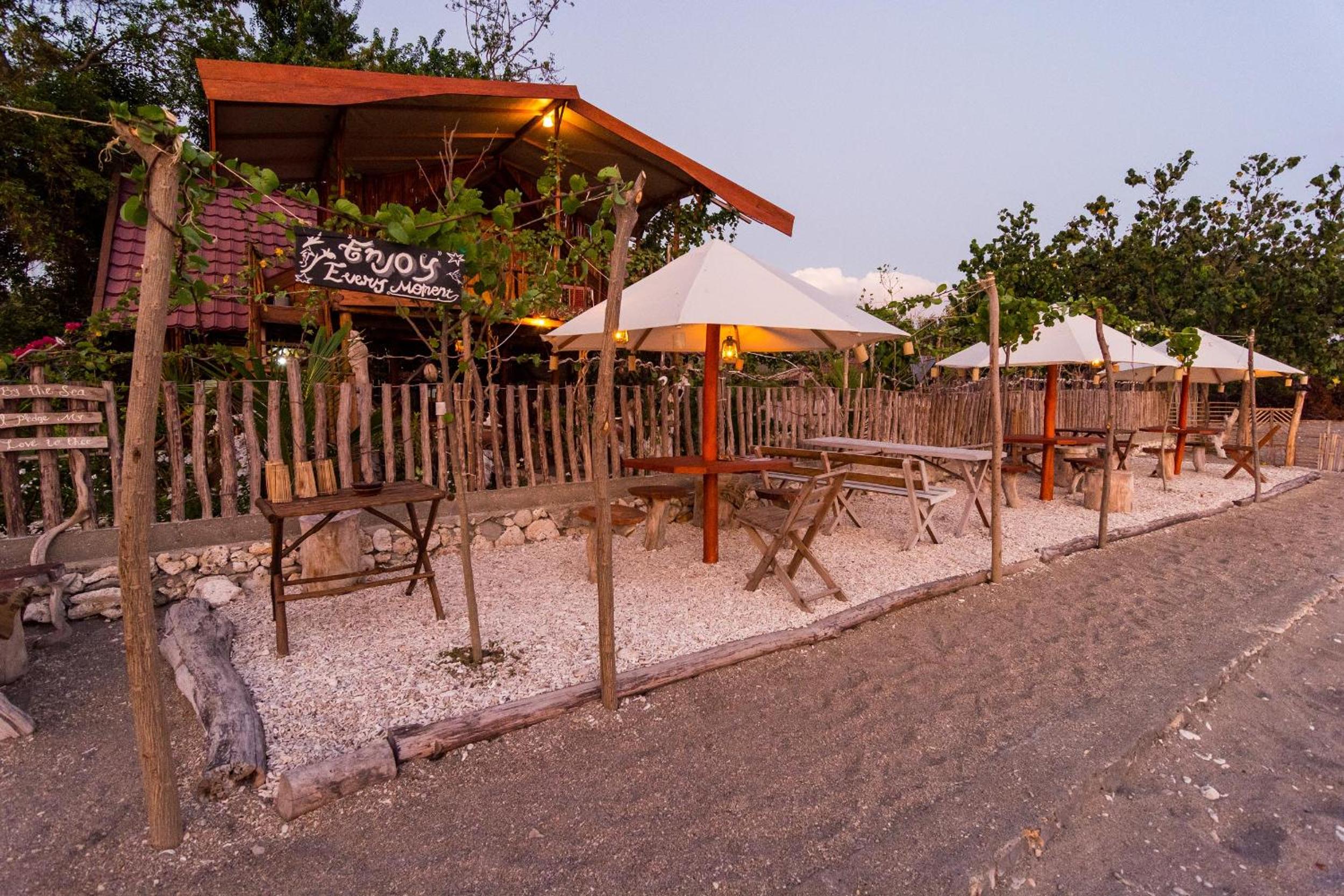 Bungalow - Beach Front - Photo 20