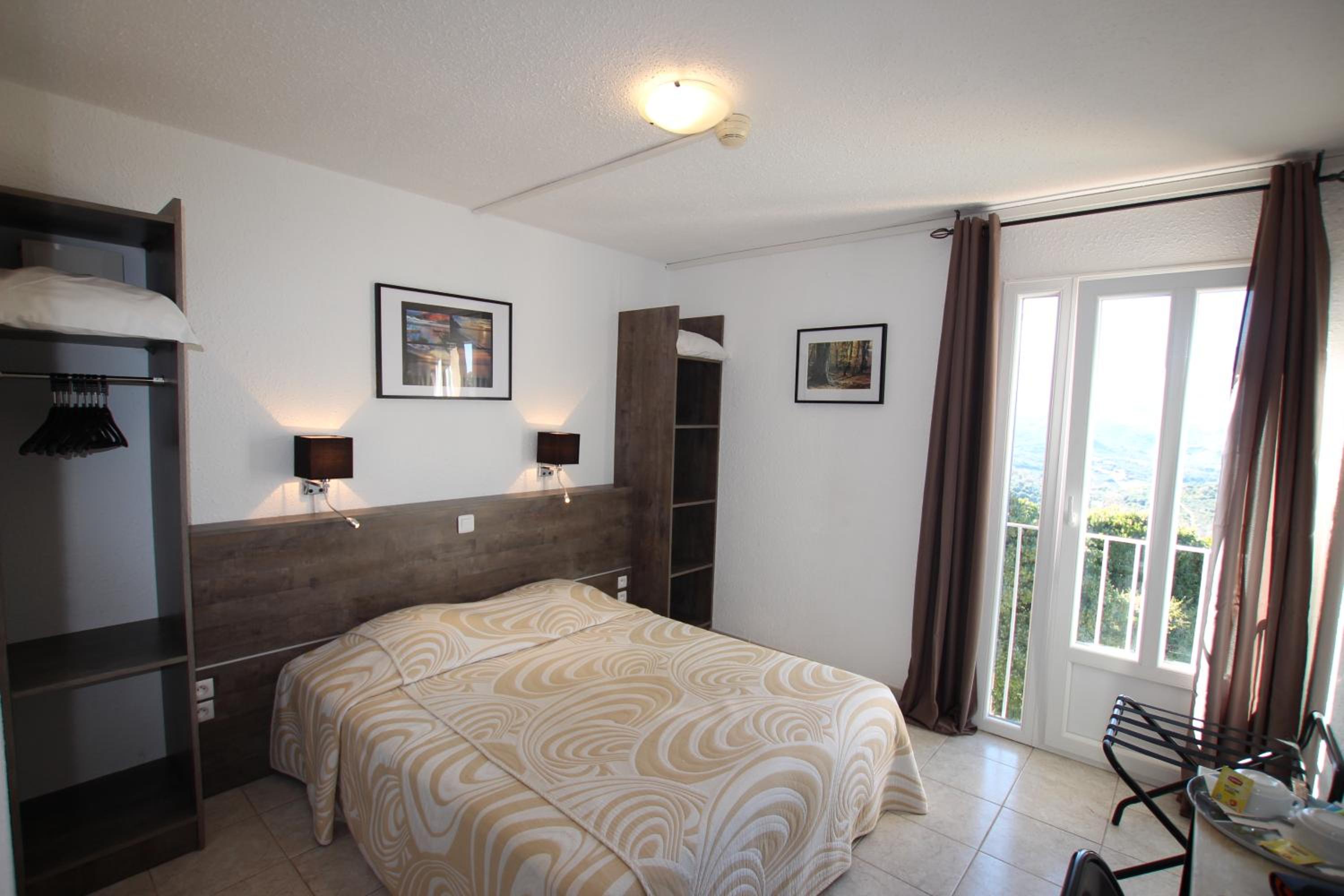 Standard Double or Twin Room photo 2
