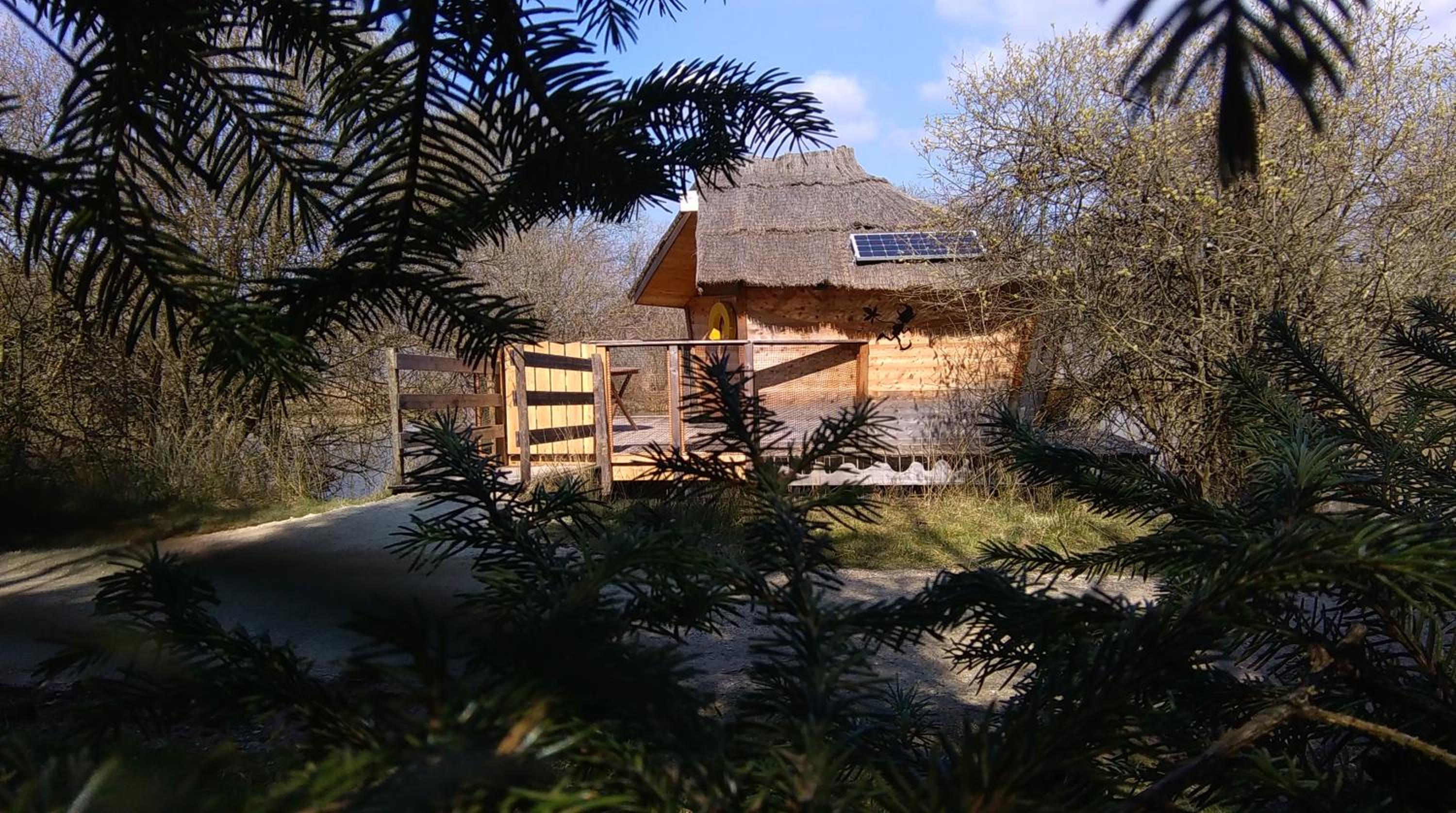 Floating Hut (2 Adults + 1 Child)