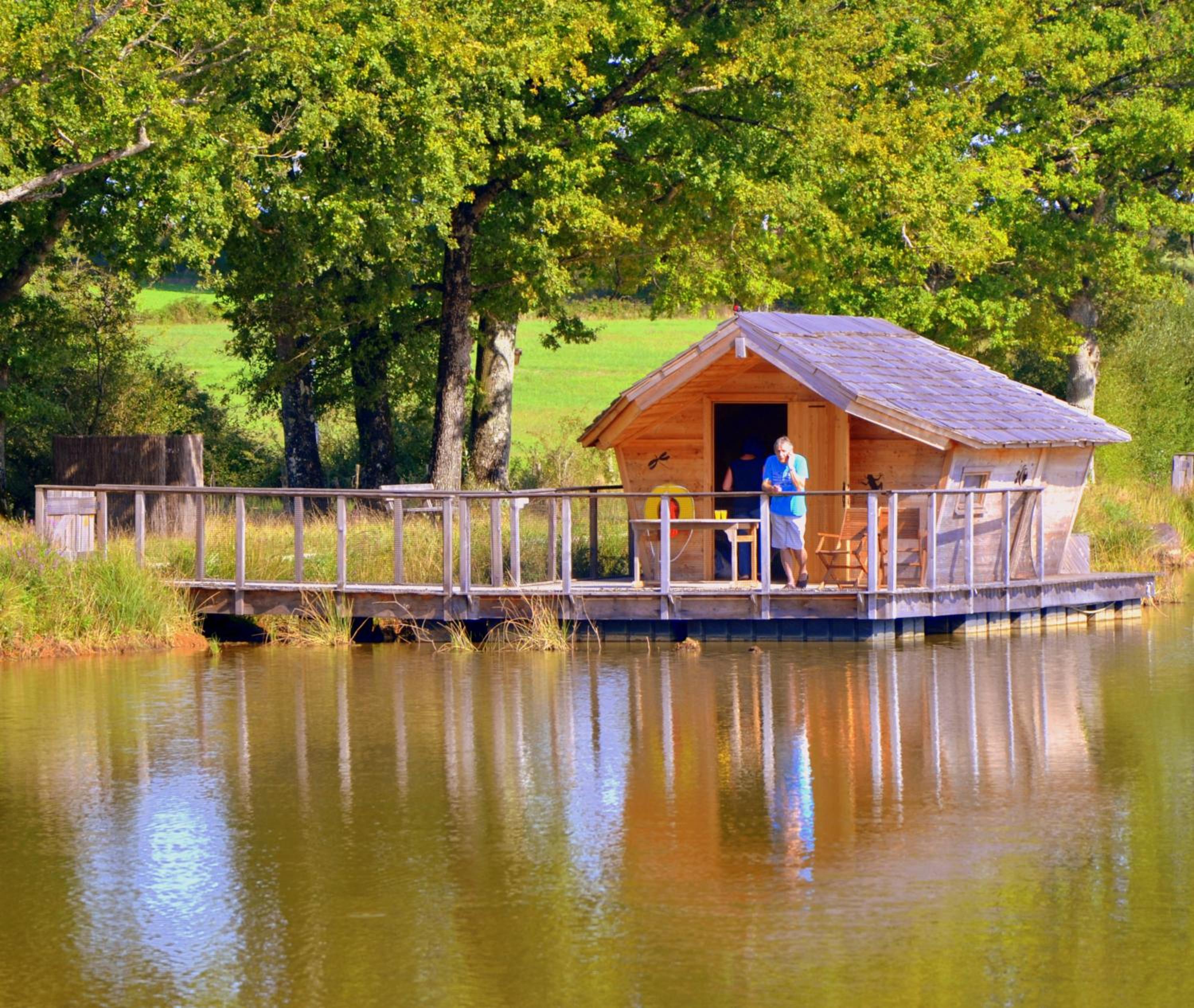 Floating Hut (2 Adults + 1 Child)