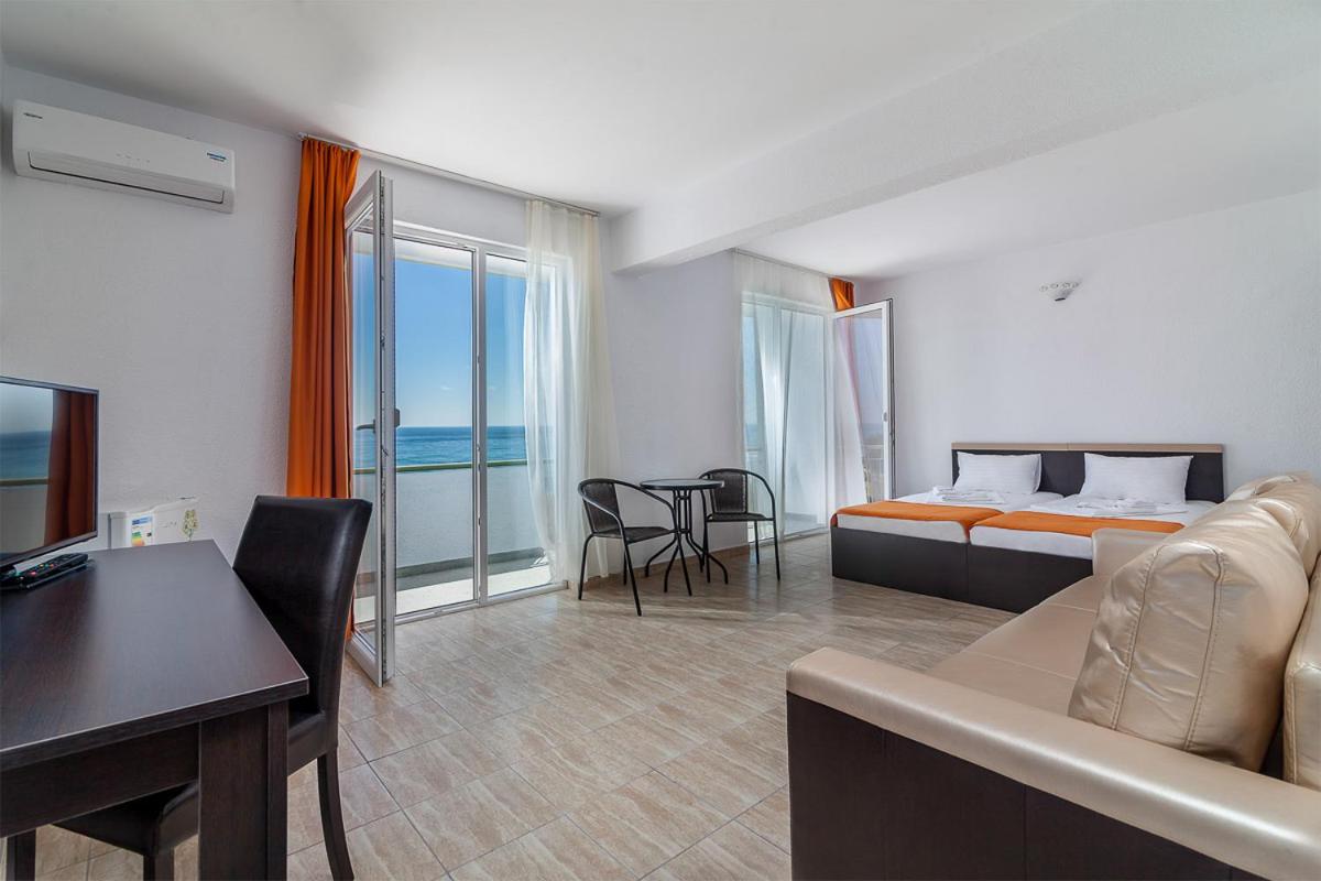 Superior Twin Room with Sea View - Photo 1