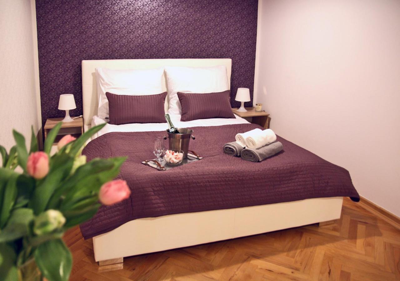 Two-Bedroom Apartment - Photo 2