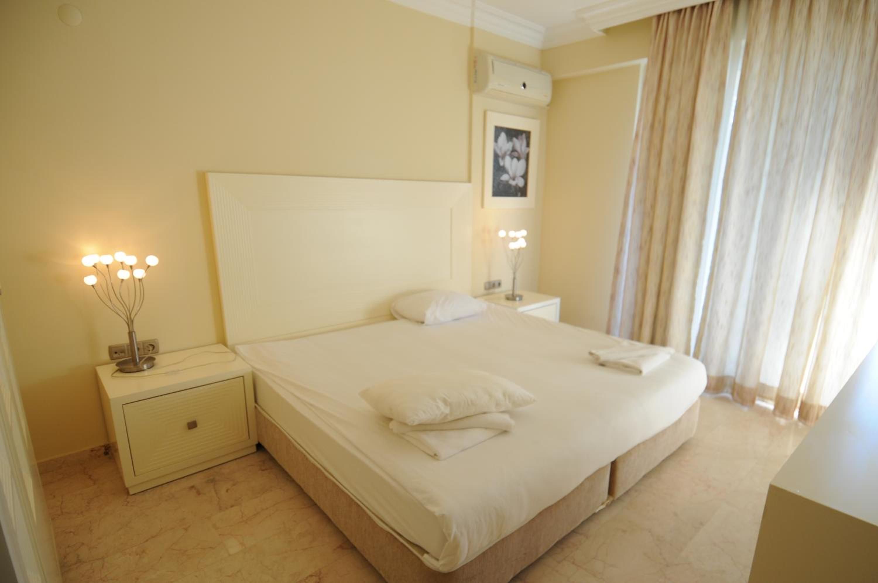 Three-Bedroom Villa photo 2