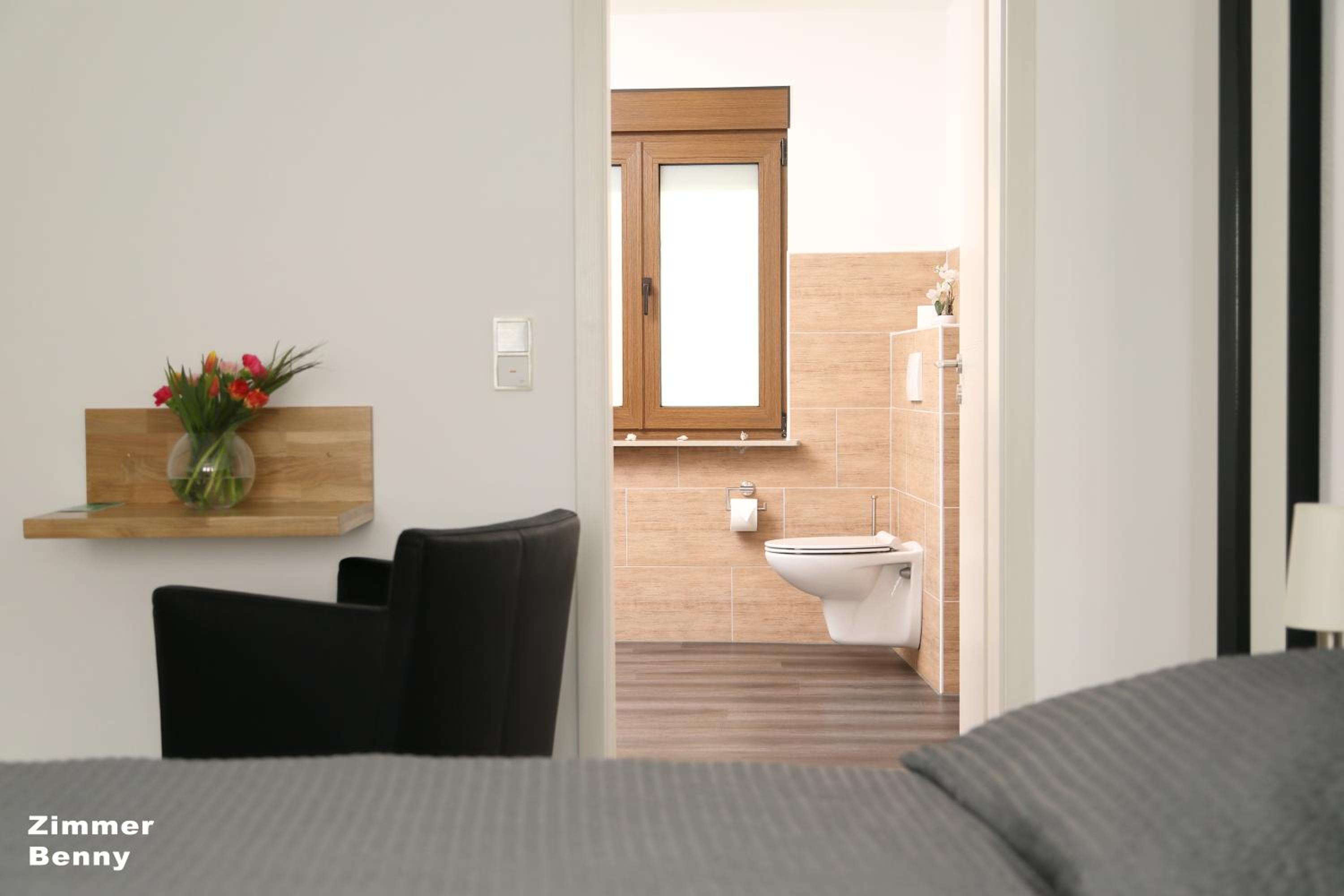 Deluxe Double Room with Shower - Photo 3