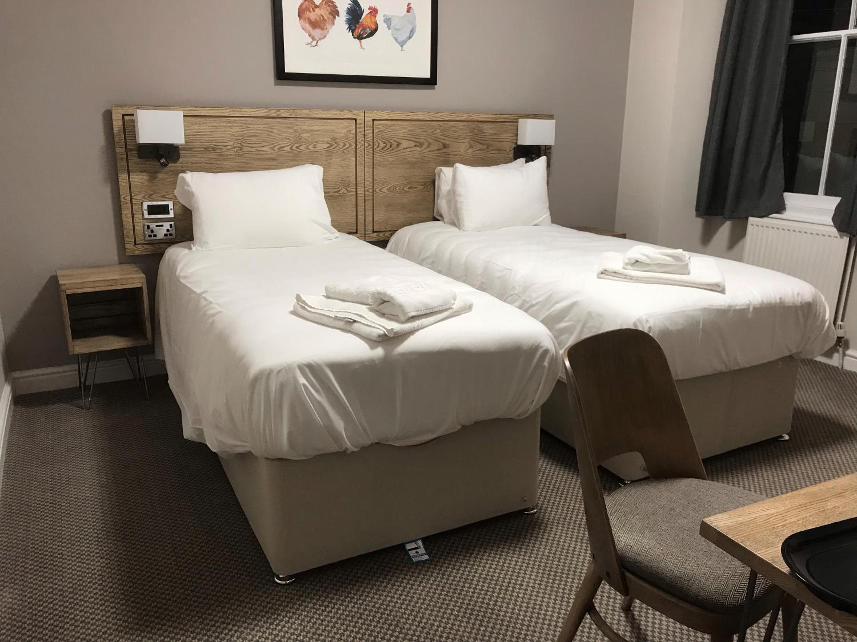 Double or Twin Room with Shared Bathroom photo 2