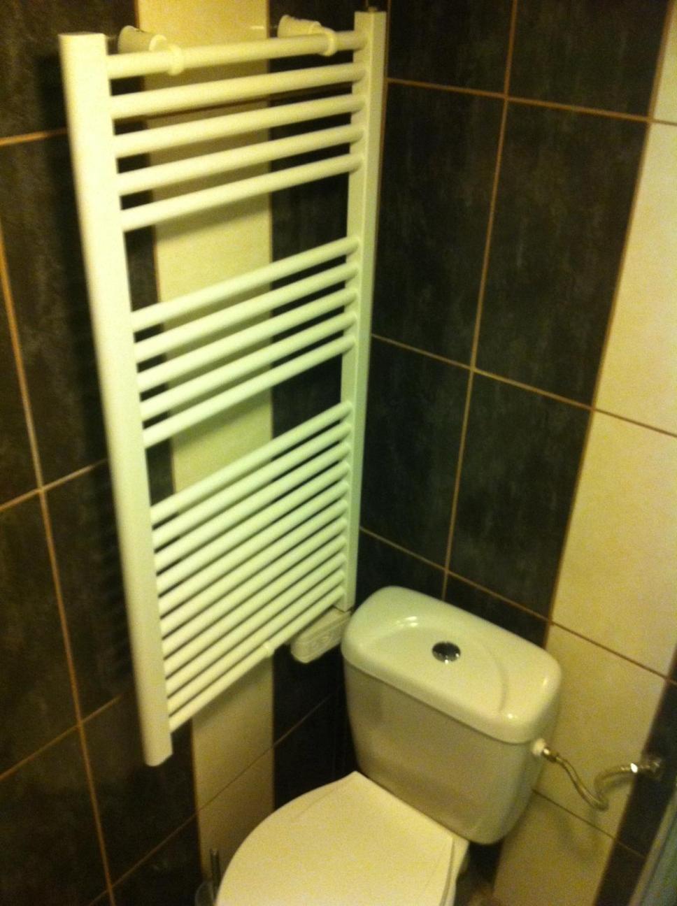 One-Bedroom Apartment - Photo 2