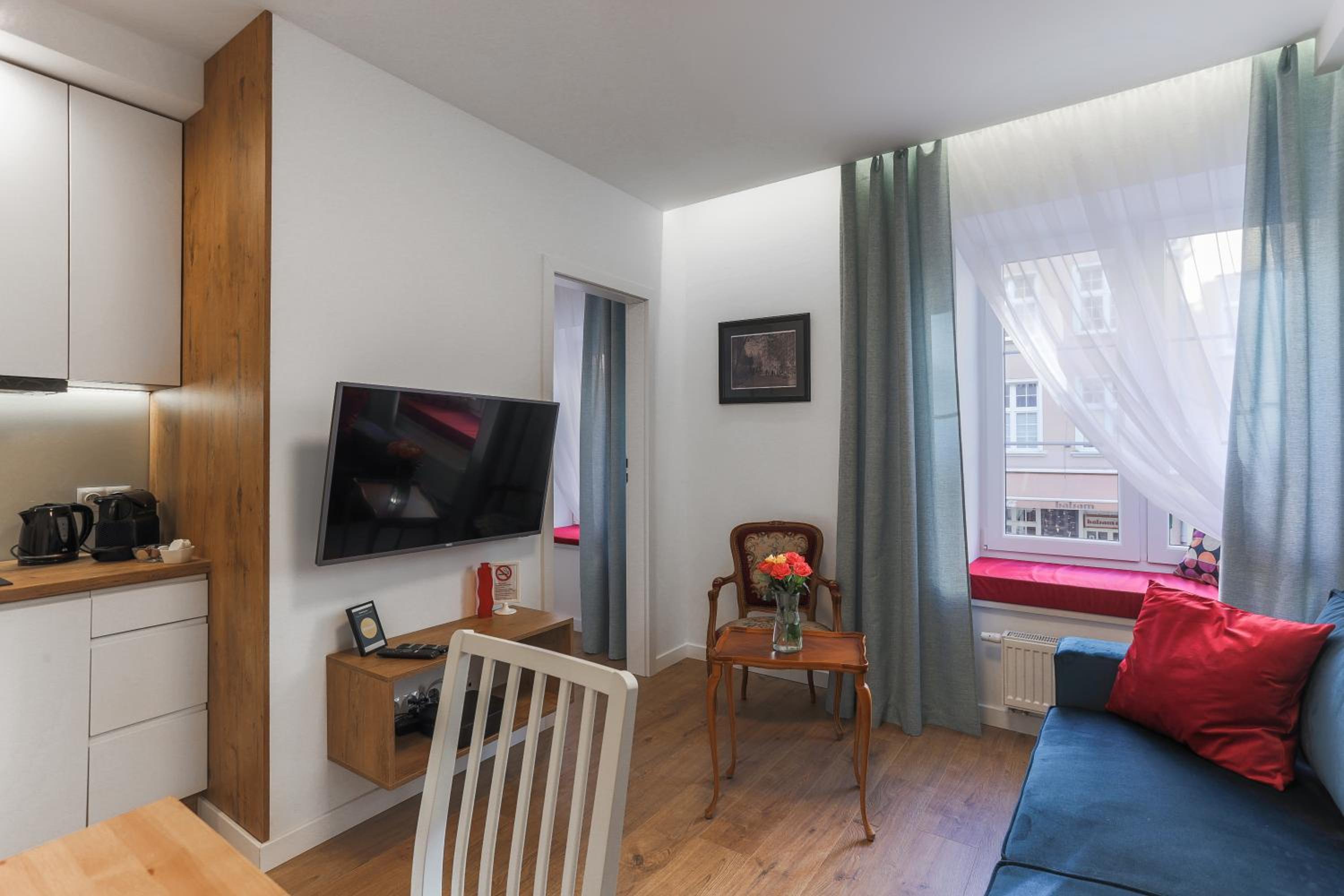 One-Bedroom Apartment - Photo 4