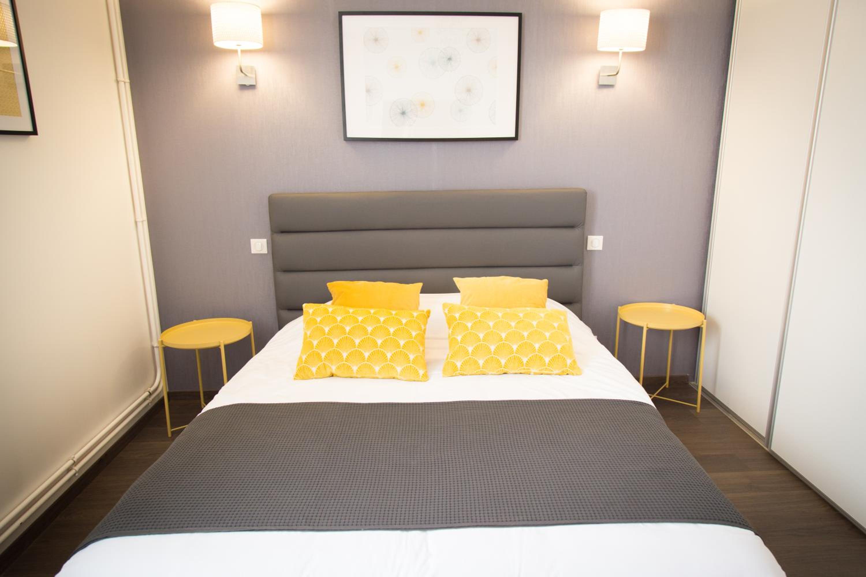 Two Connecting Double Rooms with Shared Bathroom photo 2