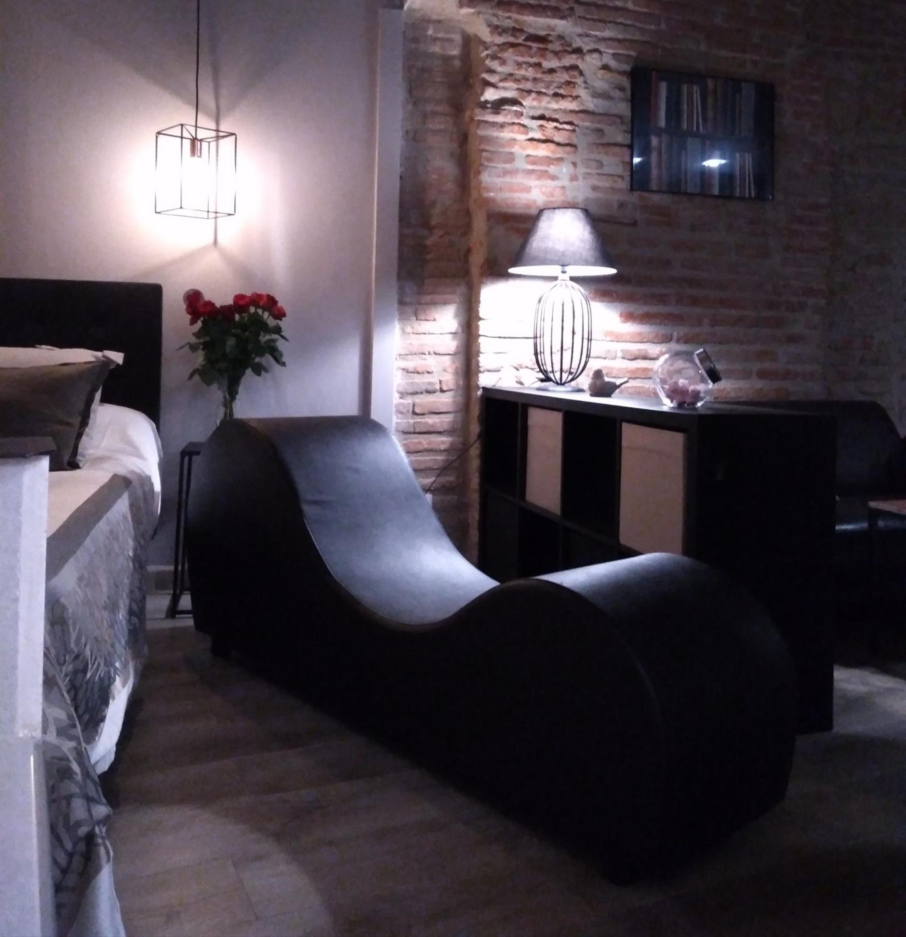 Suite with Hot Tub - Photo 2