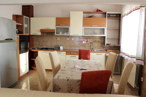 Apartment photo 2
