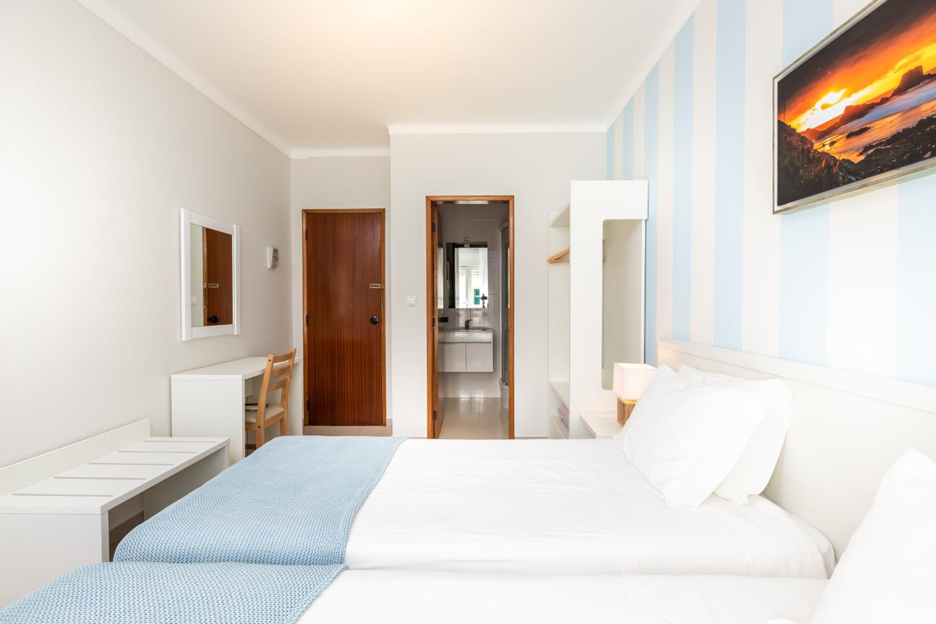 Twin Room with Balcony photo 3