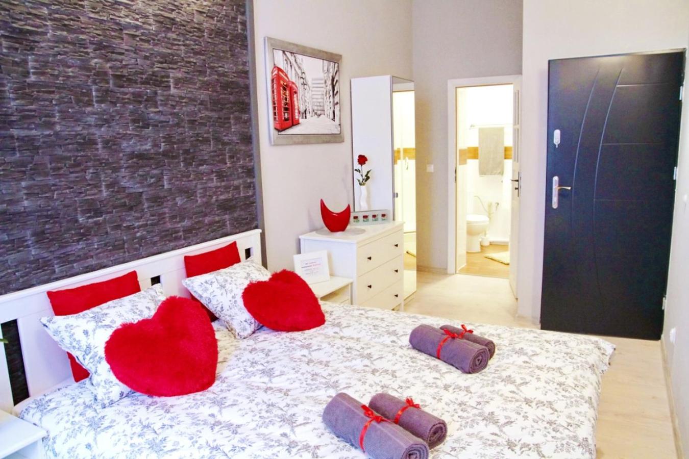 Double Room with Private Bathroom - Photo 1
