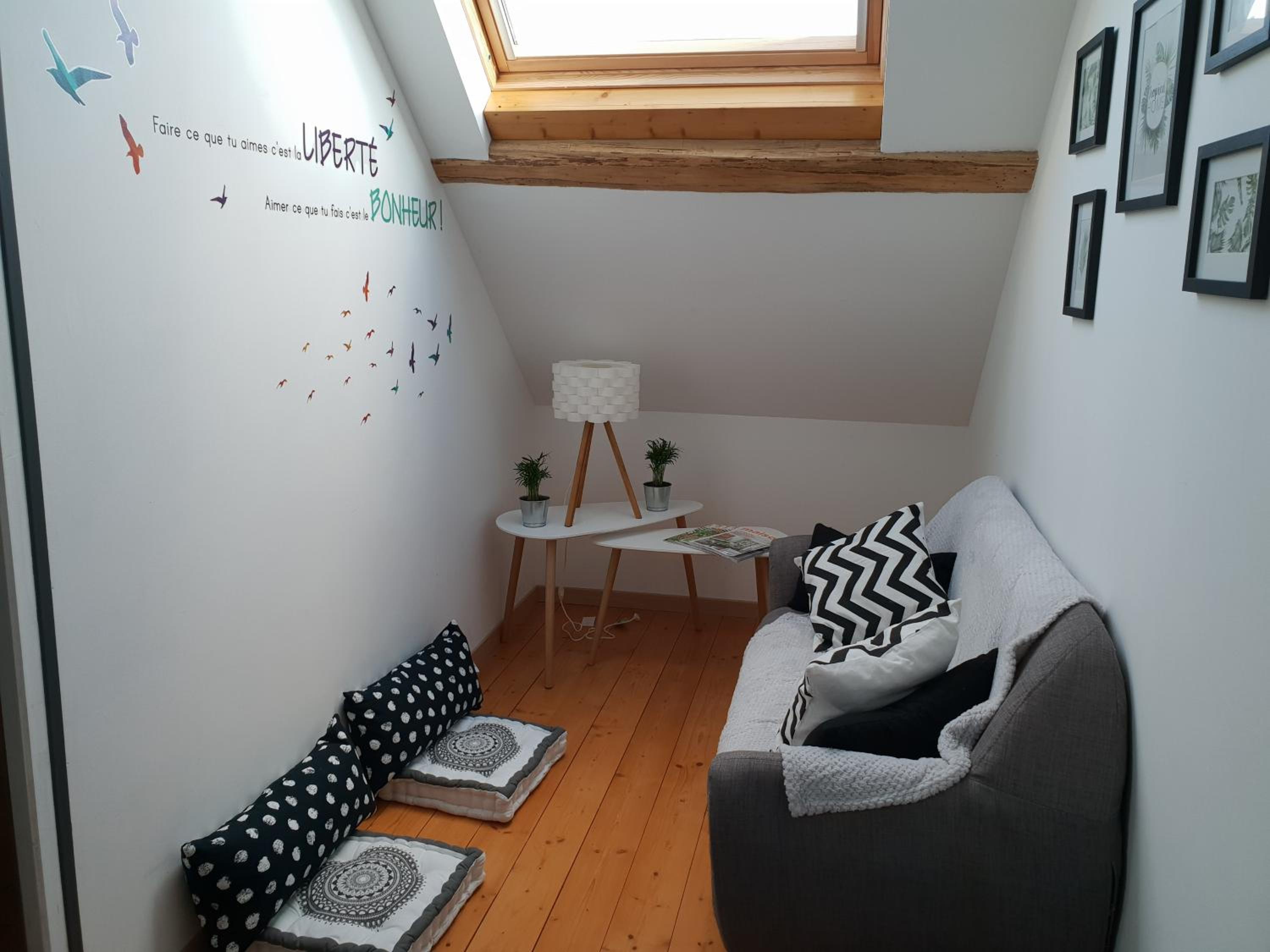 Two-Bedroom House - Photo 2
