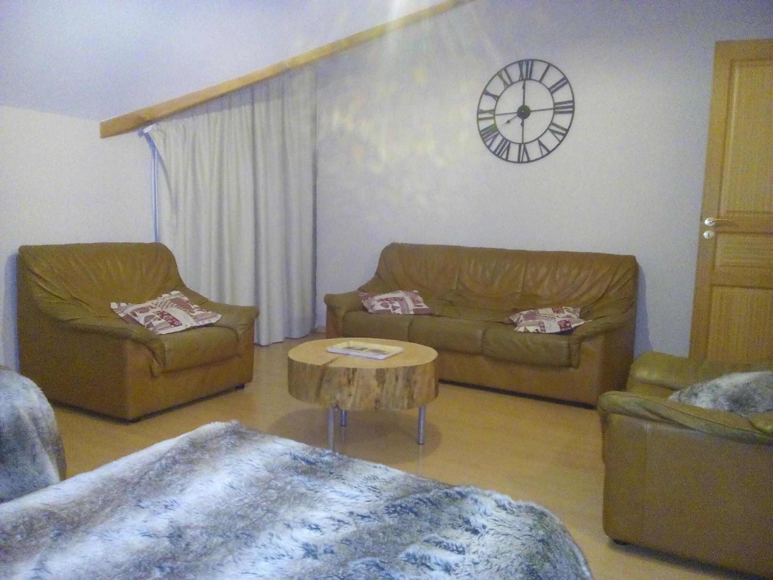 Family Room with Mountain View photo 2
