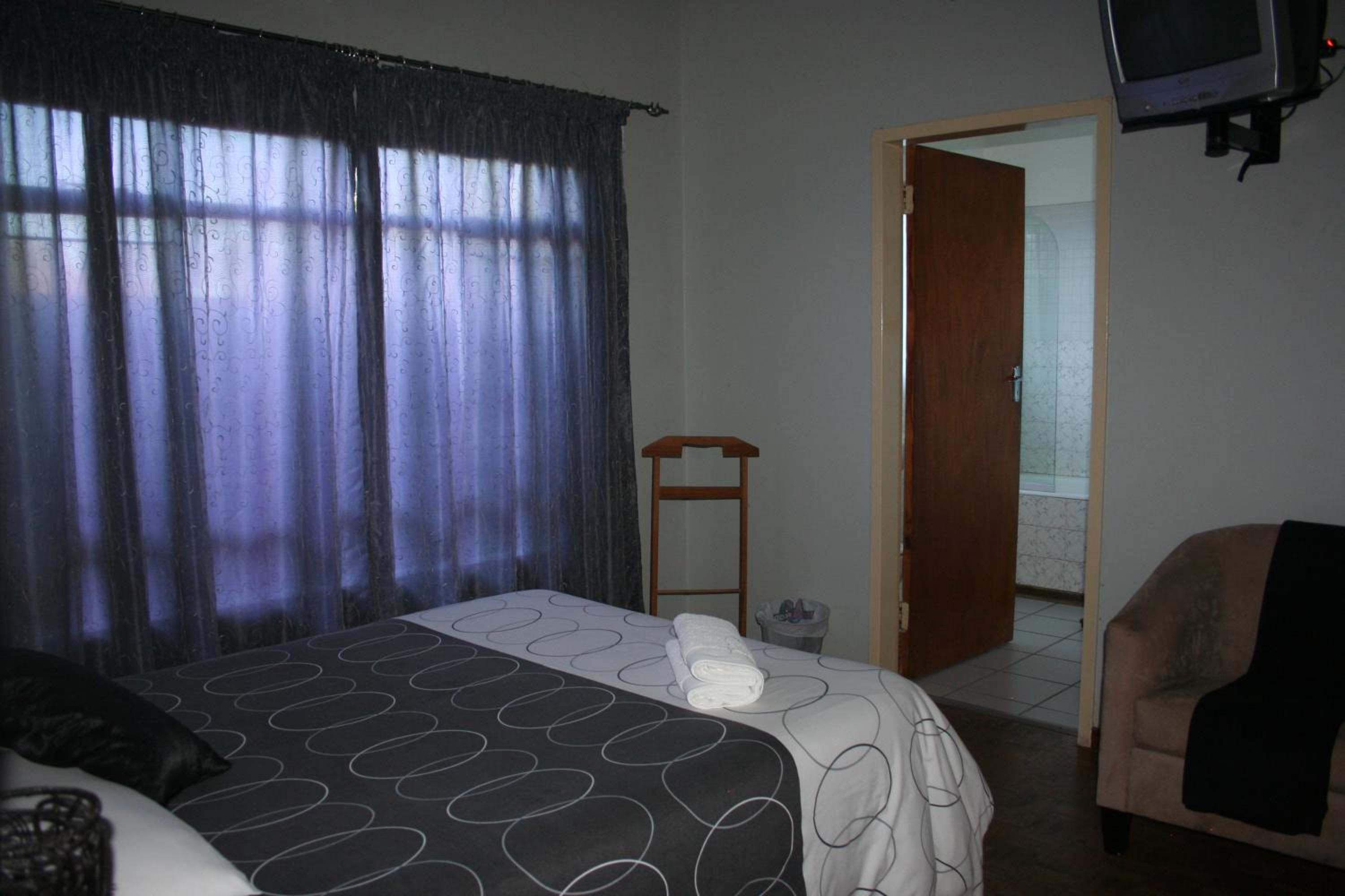 Family Room with Bathroom photo 2